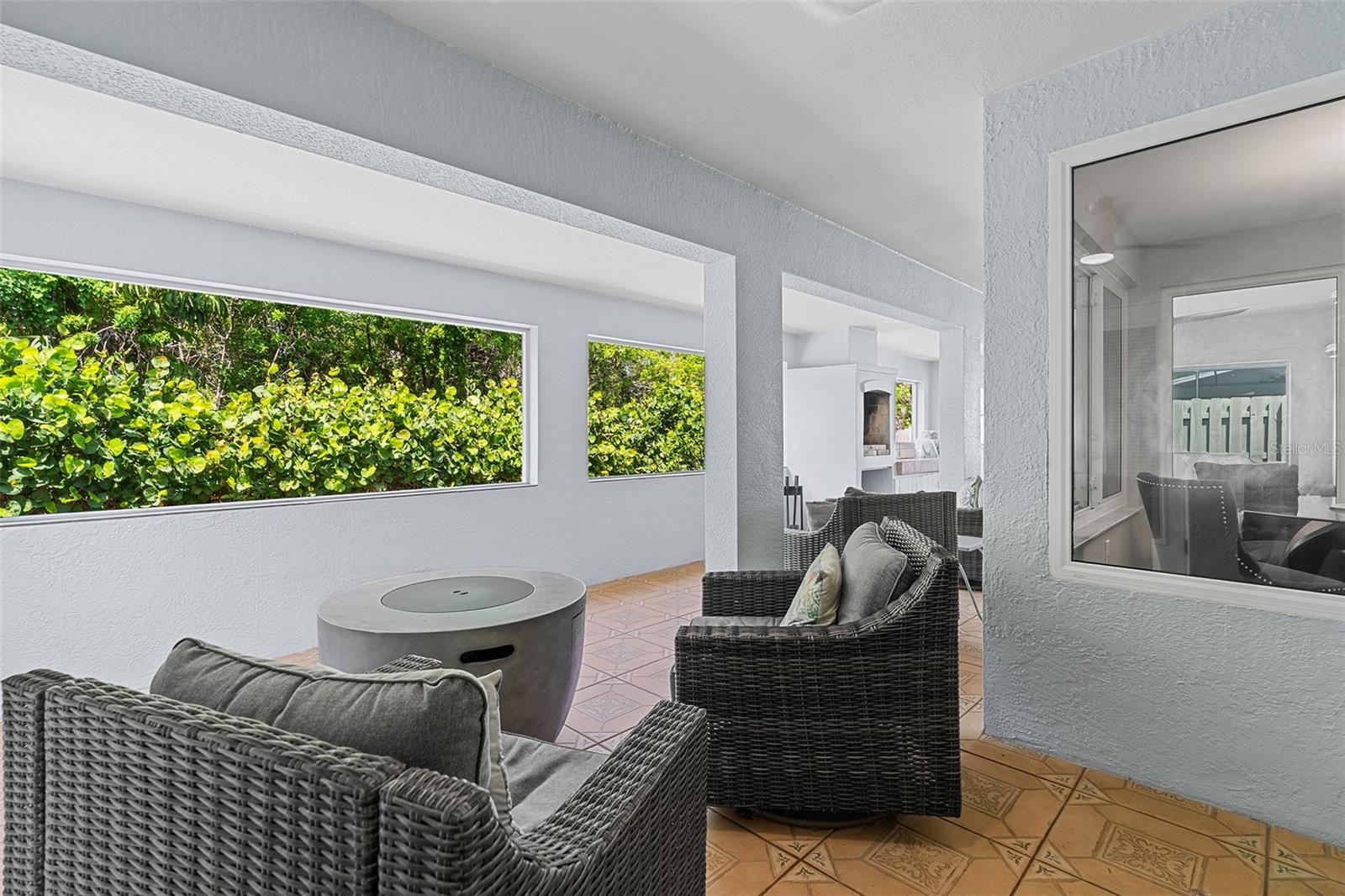 ISLAND CROSSINGS - Residential