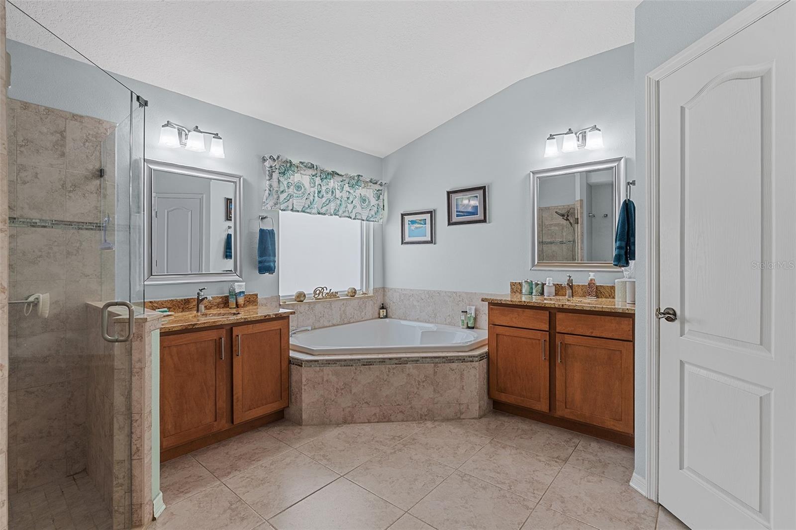 ISLAND CROSSINGS - Residential