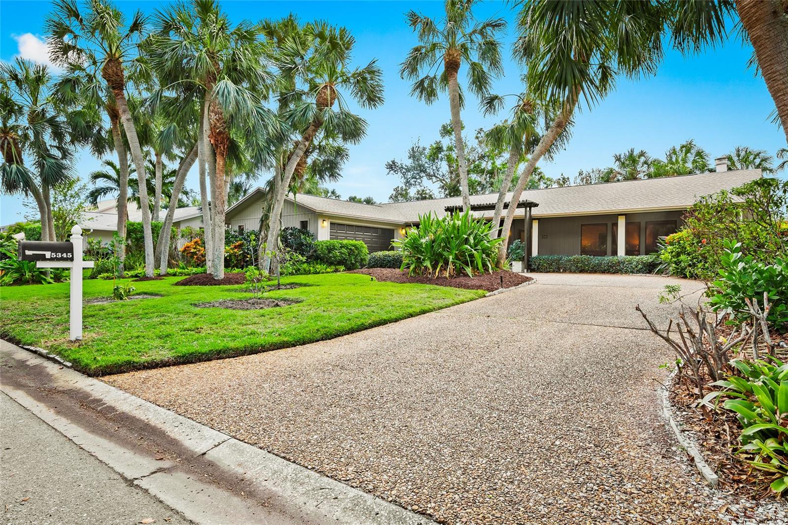 5345 SIESTA COURT
