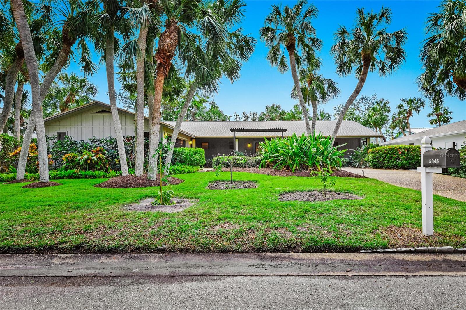 5345 SIESTA COURT