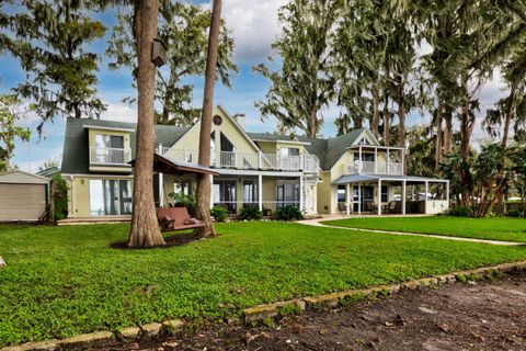 A home in EUSTIS