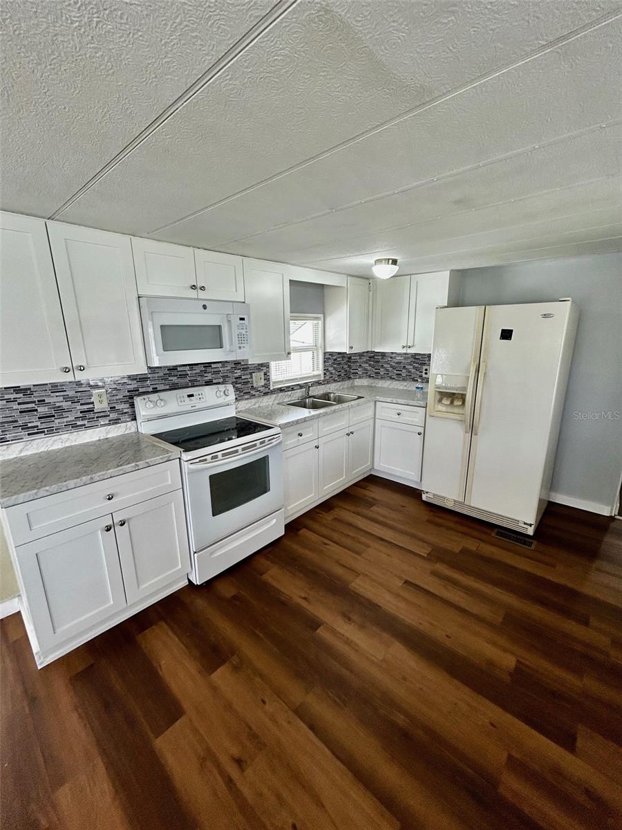 KEMPLE ESTATES 2ND ADD - Residential Lease