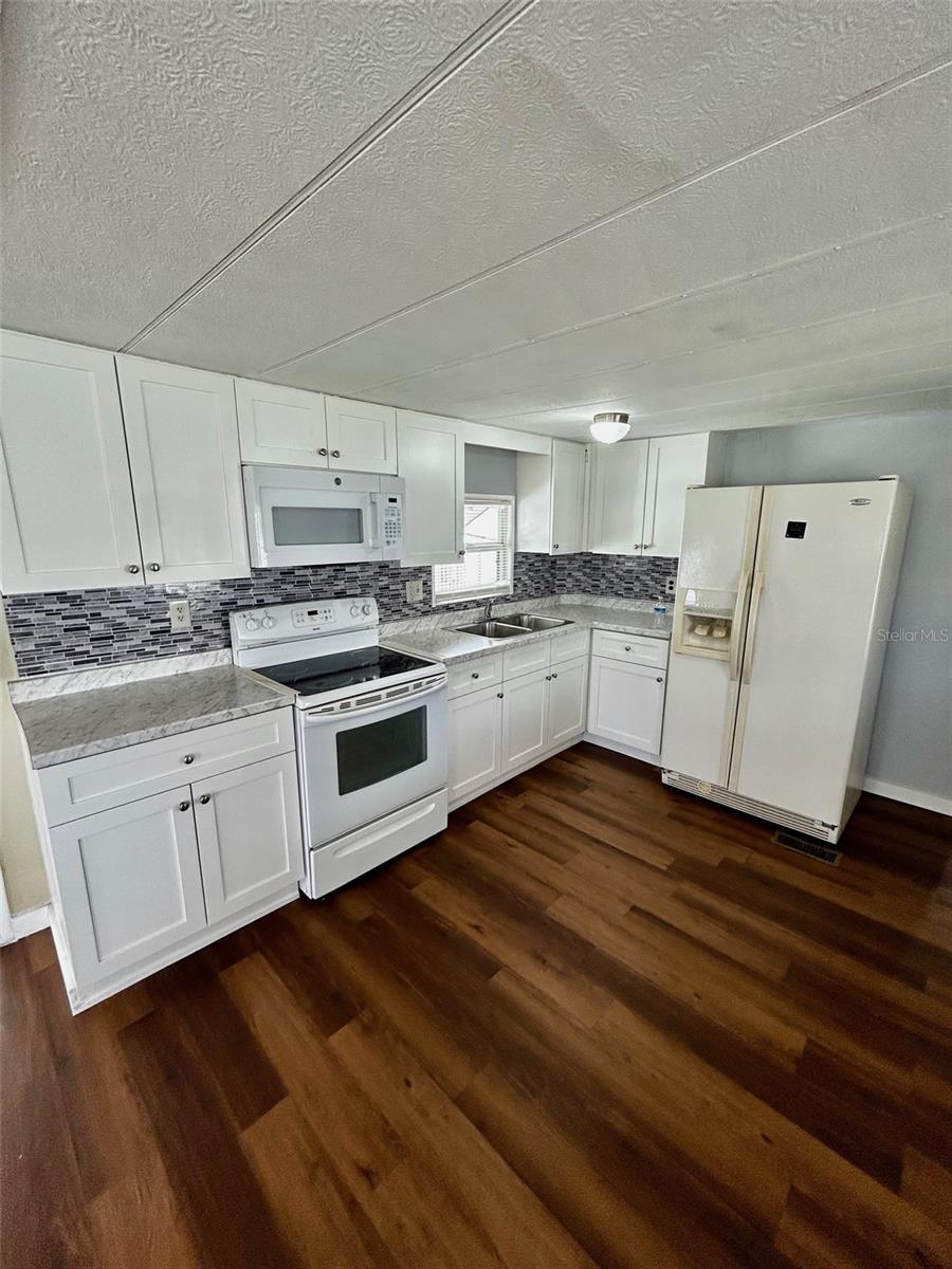 KEMPLE ESTATES 2ND ADD - Residential Lease