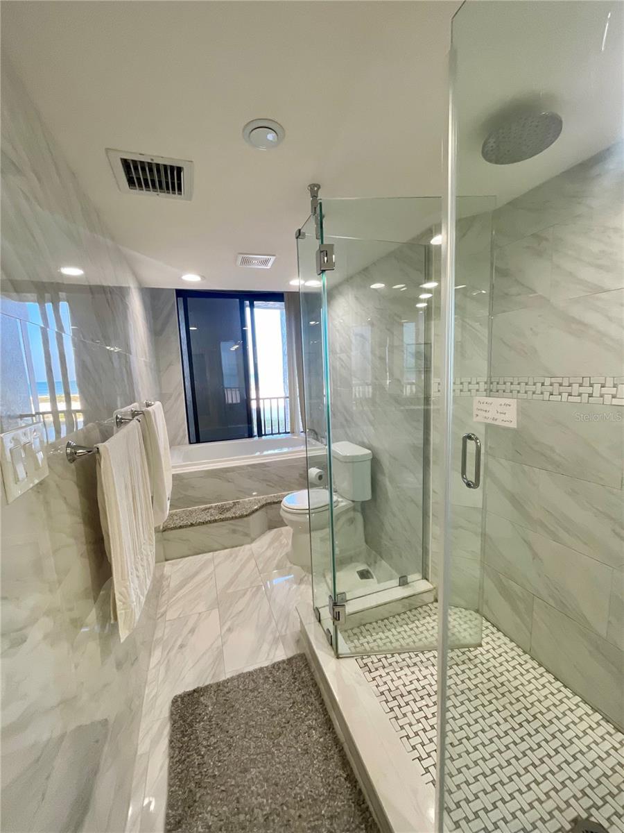 LIGHTHOUSE TOWERS CONDO - Residential Lease