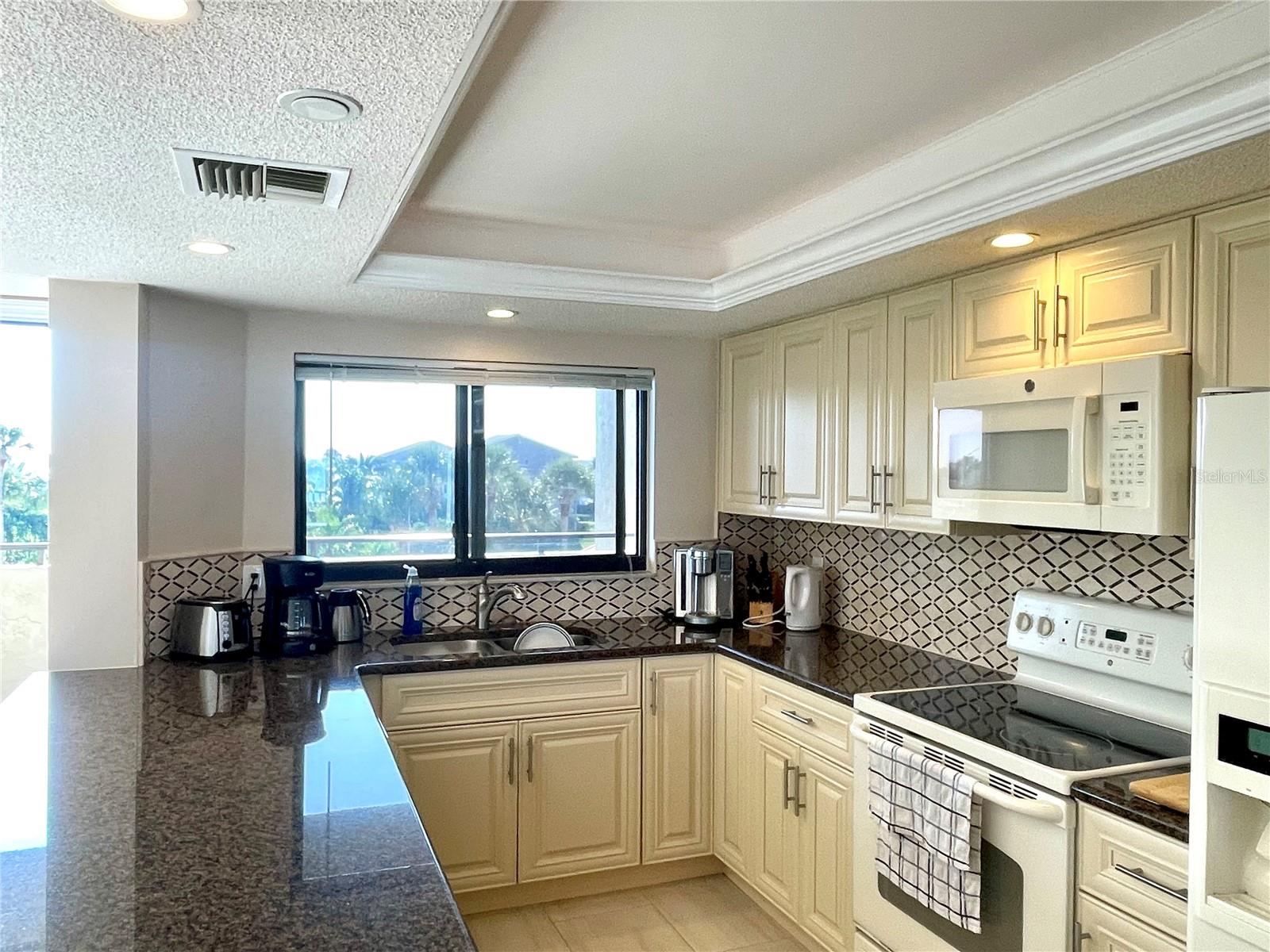 LIGHTHOUSE TOWERS CONDO - Residential Lease