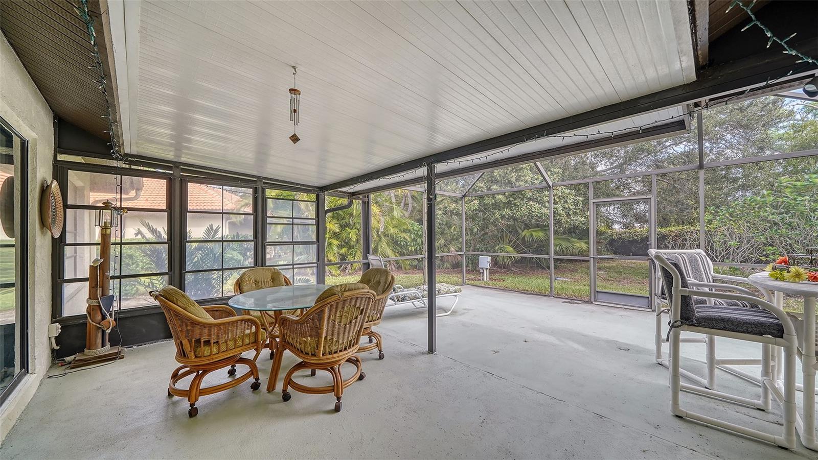 LAUREL HOLLOW - Residential