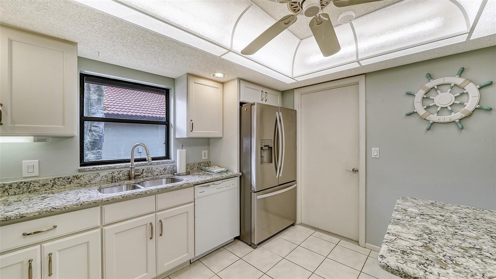 LAUREL HOLLOW - Residential