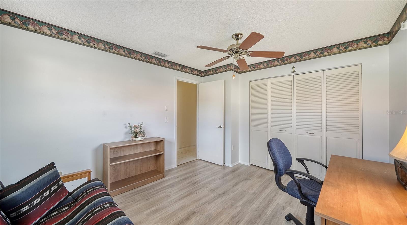 LAUREL HOLLOW - Residential