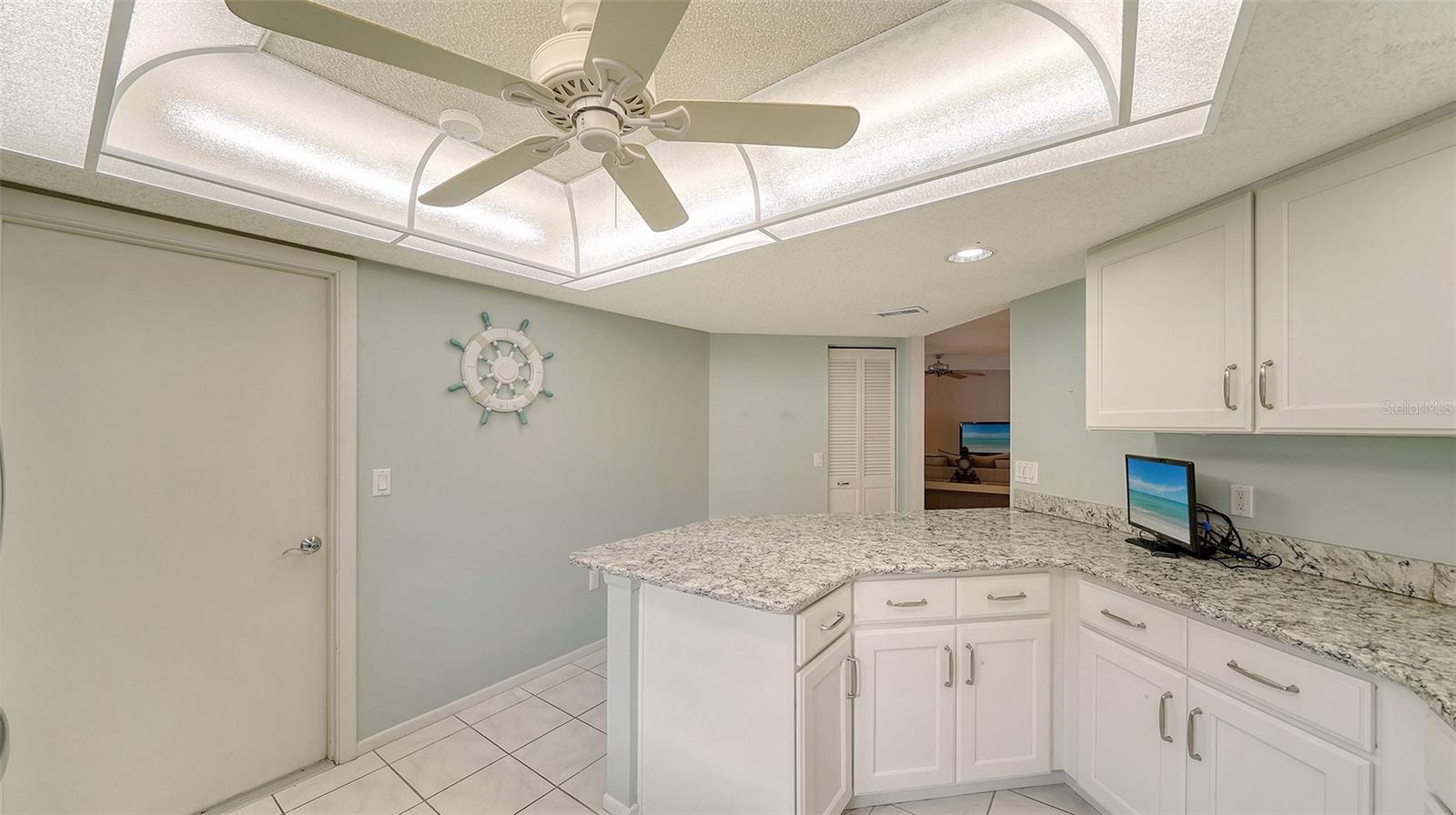 LAUREL HOLLOW - Residential