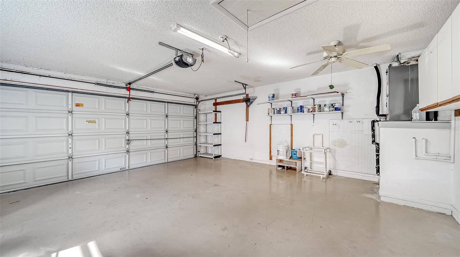 LAUREL HOLLOW - Residential