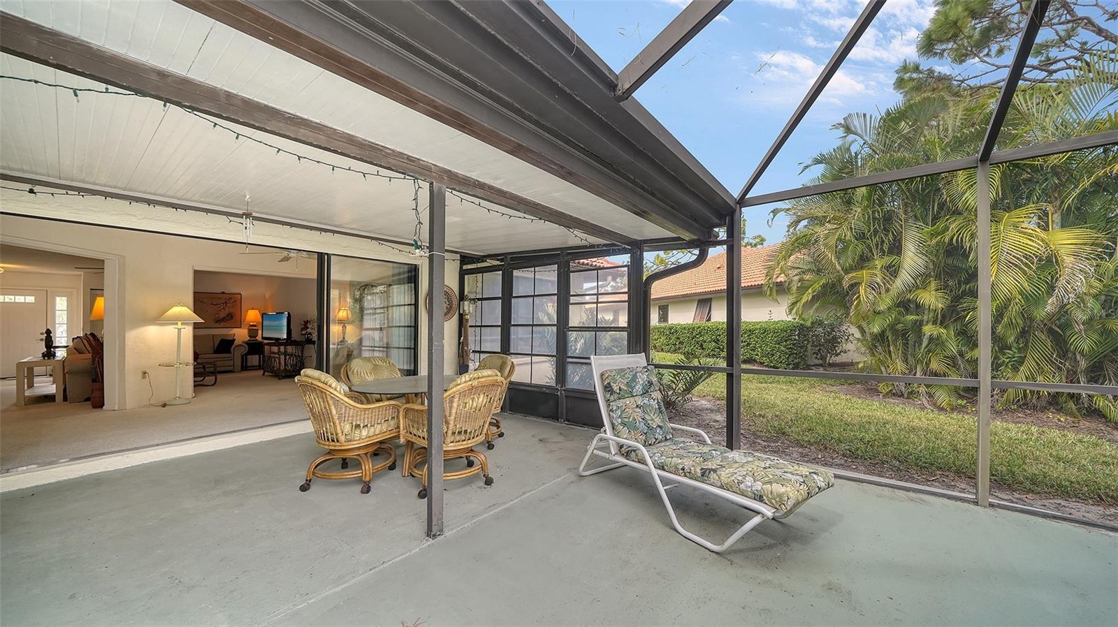 LAUREL HOLLOW - Residential