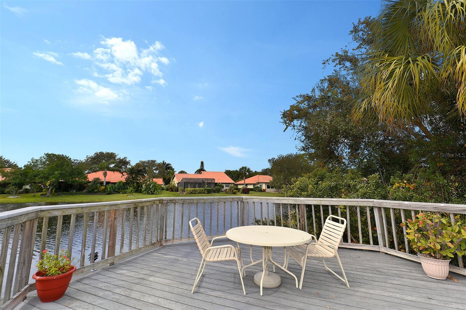 LAUREL HOLLOW - Residential