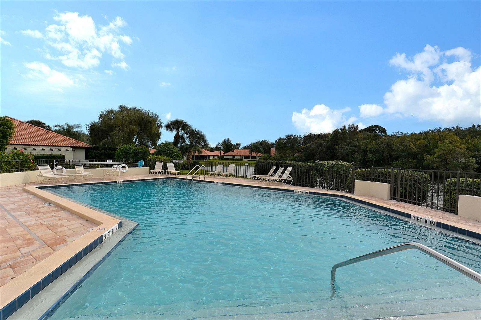 LAUREL HOLLOW - Residential