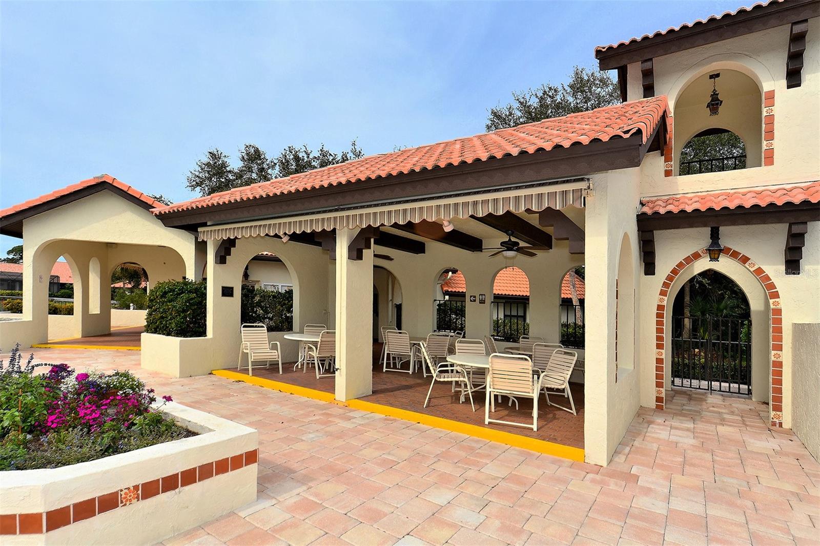 LAUREL HOLLOW - Residential