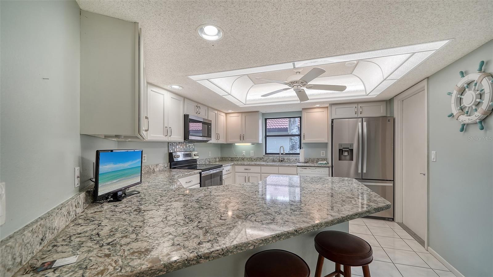 LAUREL HOLLOW - Residential