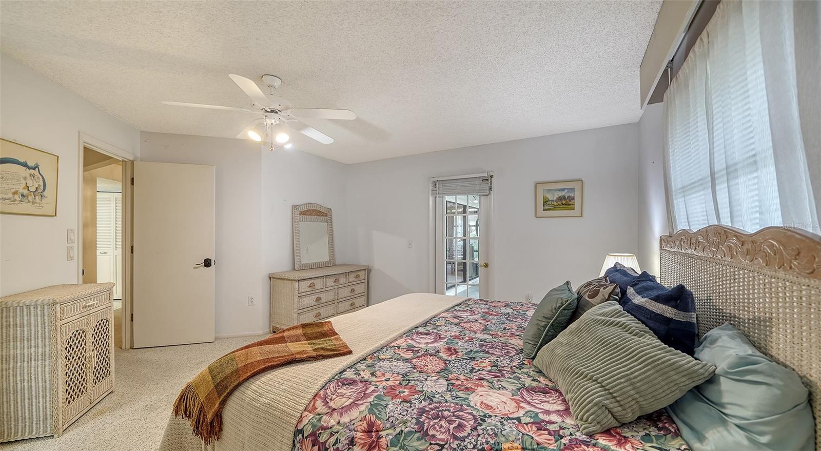 LAUREL HOLLOW - Residential