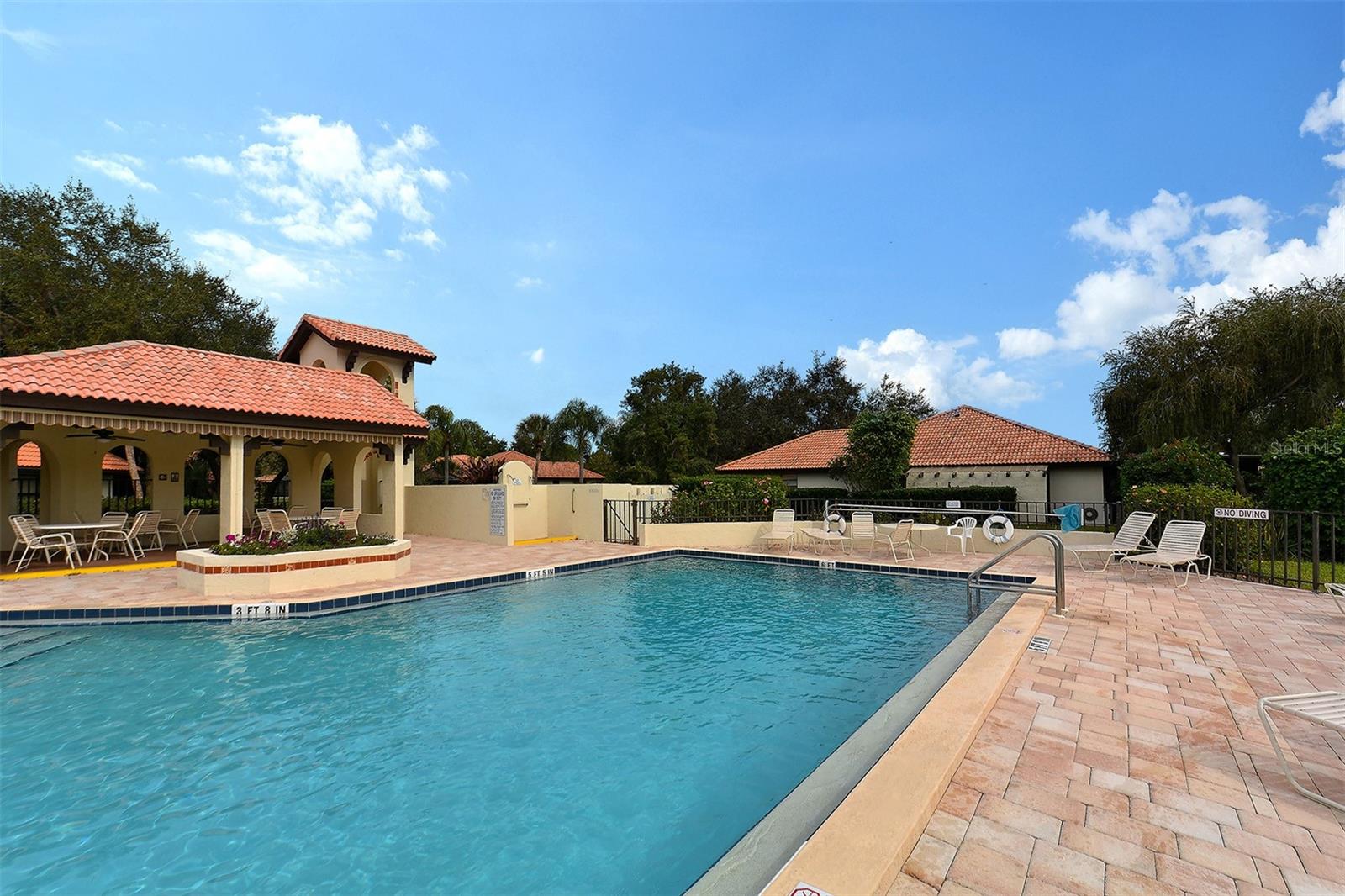 LAUREL HOLLOW - Residential