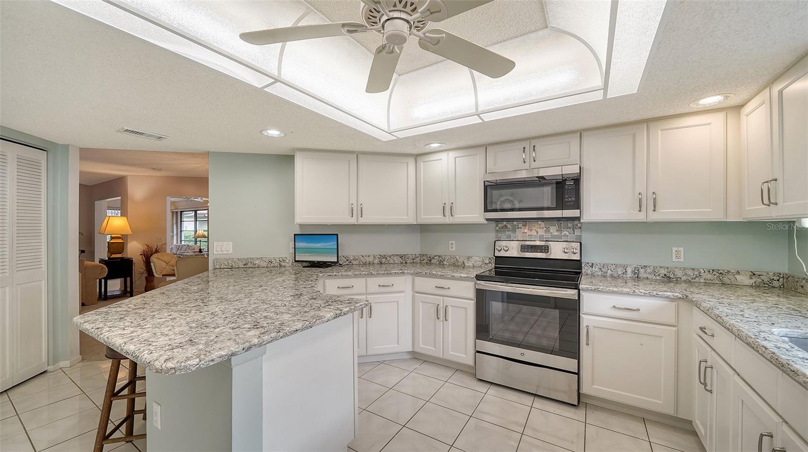 LAUREL HOLLOW - Residential