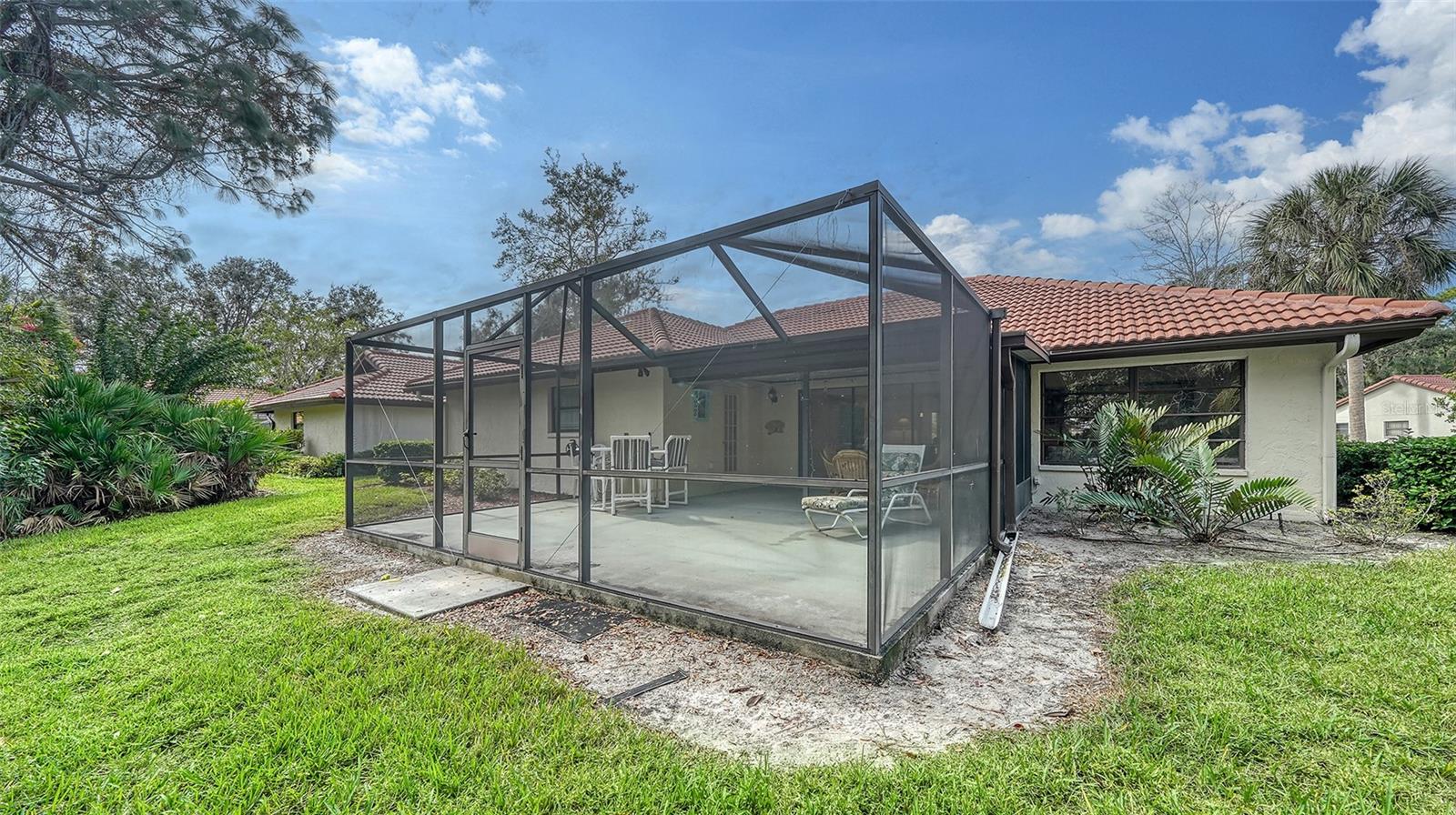 LAUREL HOLLOW - Residential