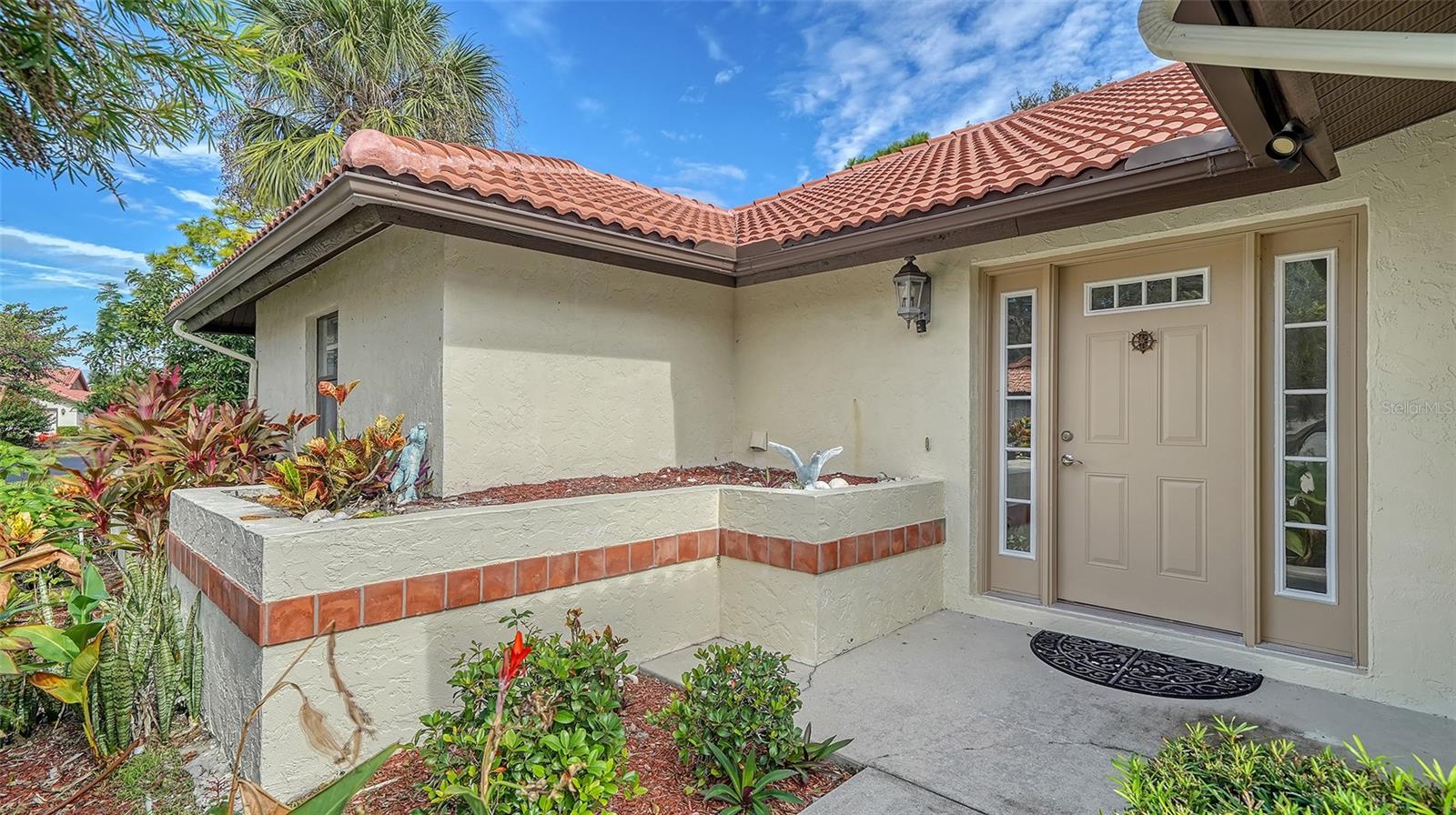 LAUREL HOLLOW - Residential