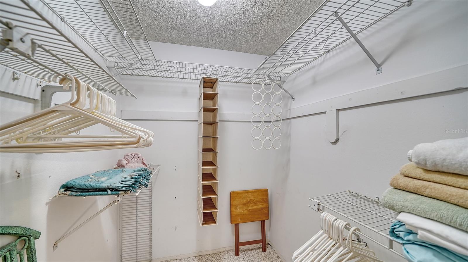 LAUREL HOLLOW - Residential