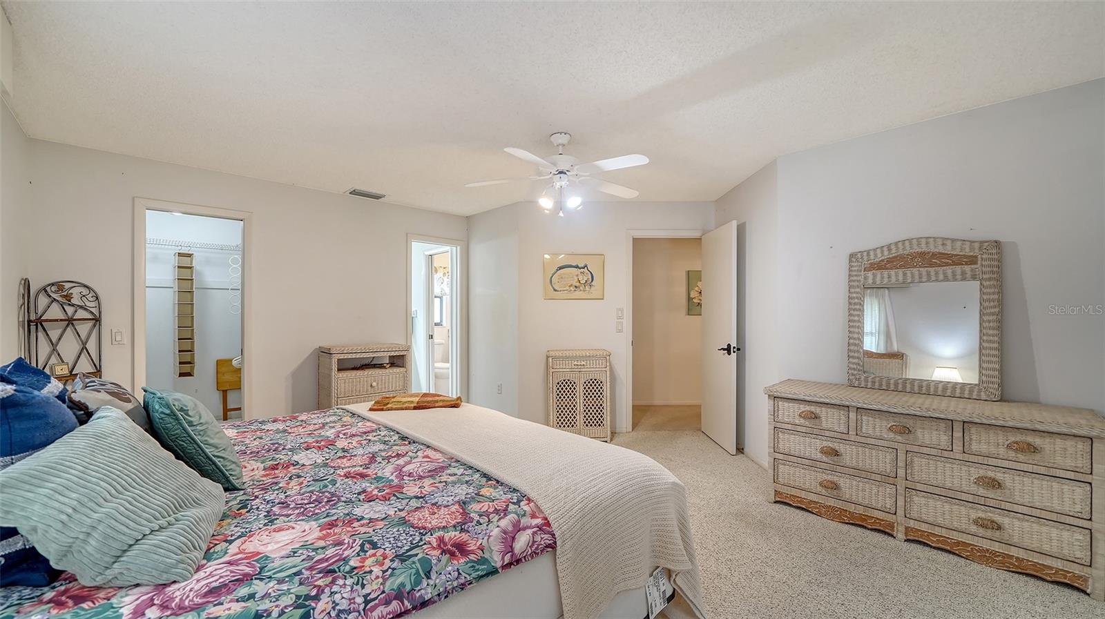 LAUREL HOLLOW - Residential