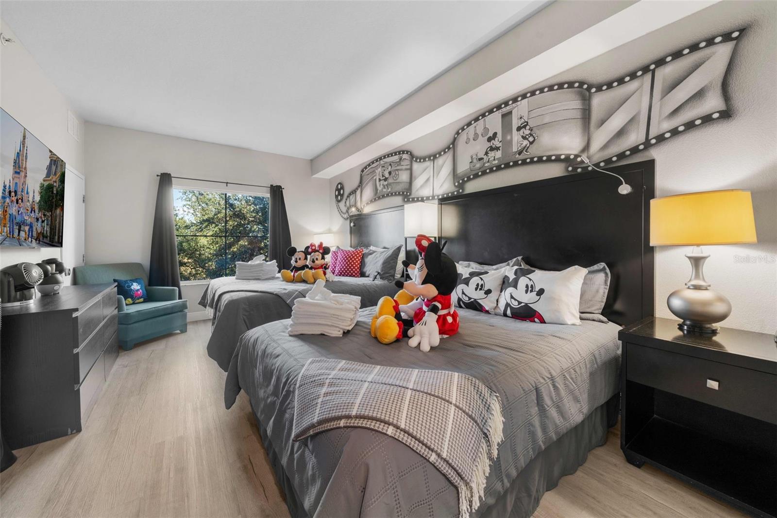 8303 RESORT - Residential
