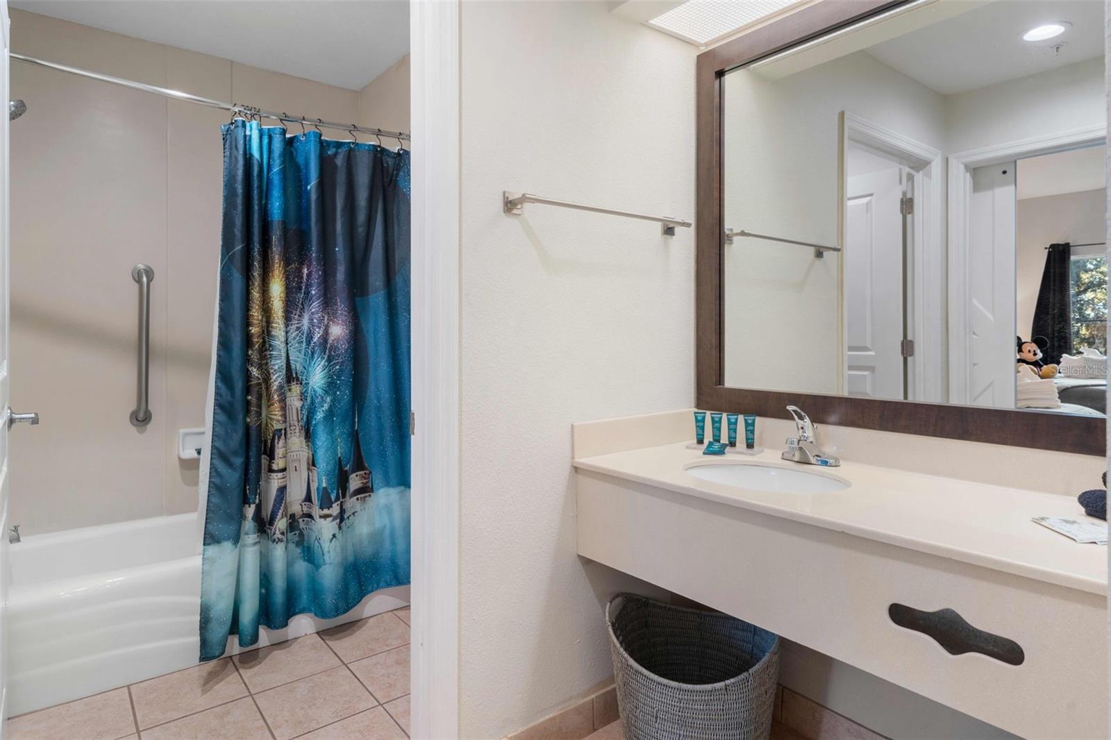 8303 RESORT - Residential
