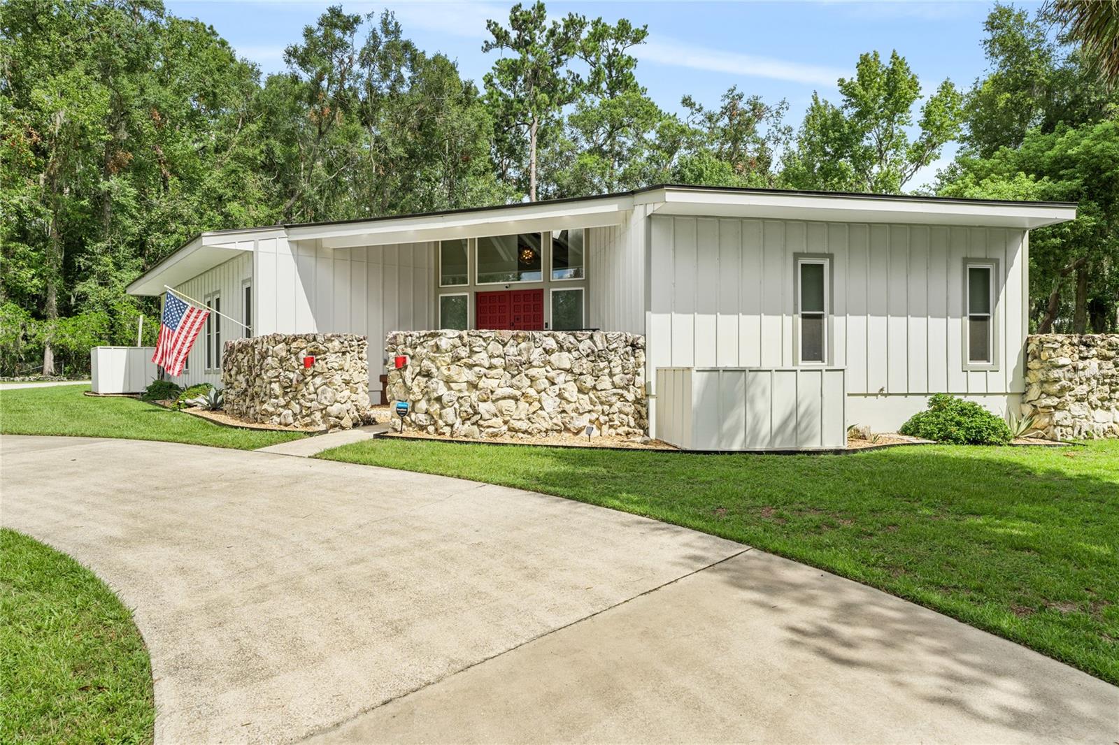 783 SW VANWOOD COURT