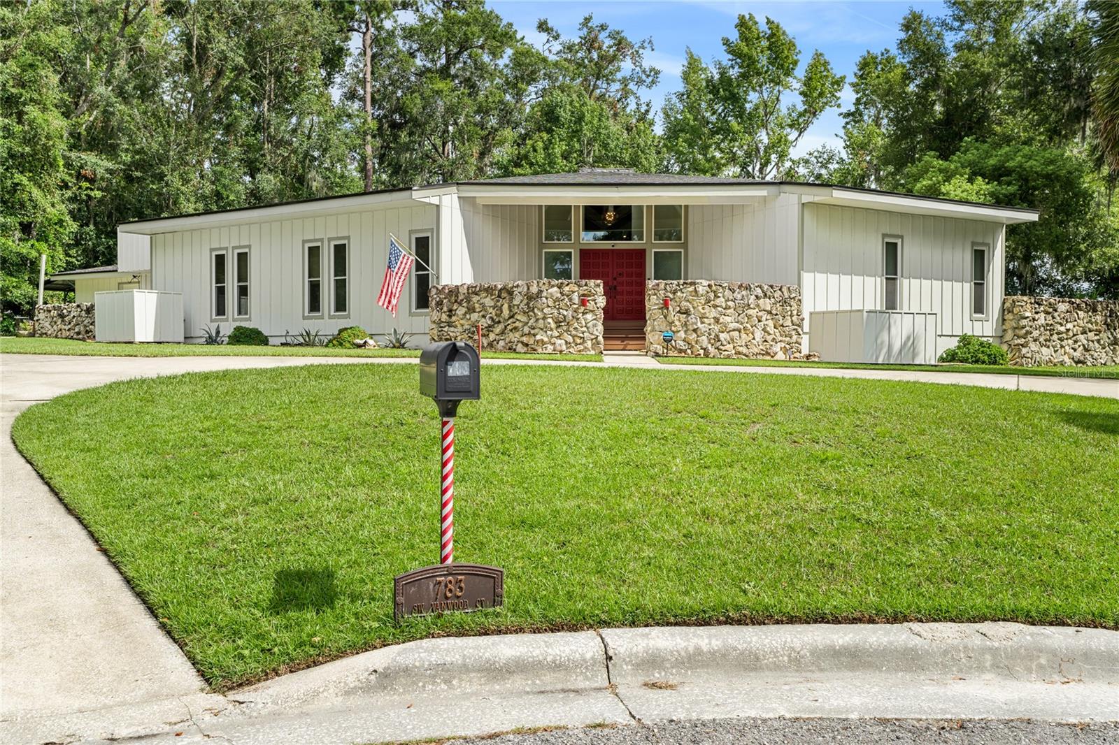 783 SW VANWOOD COURT