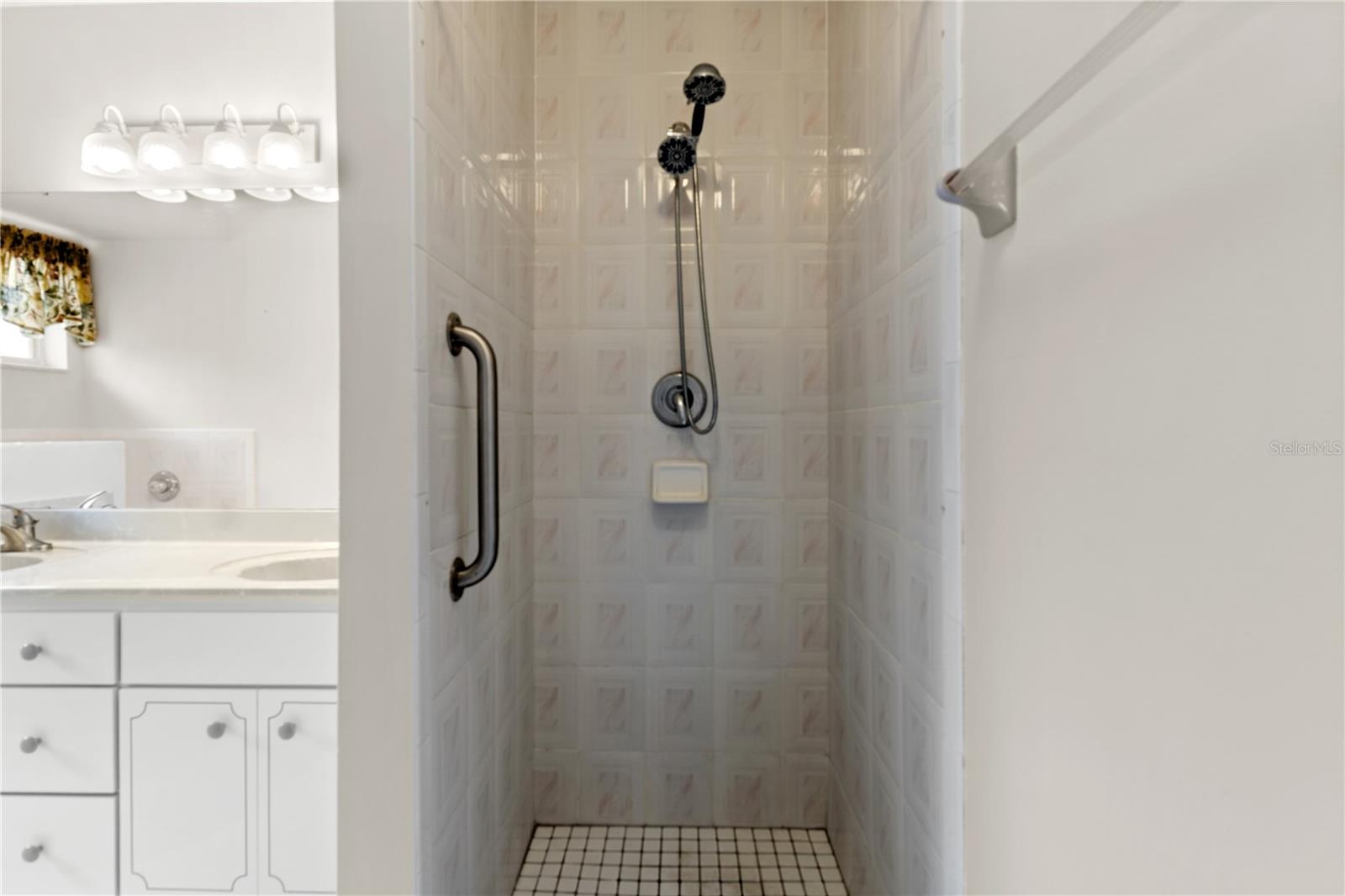 PINE GROVE - Residential