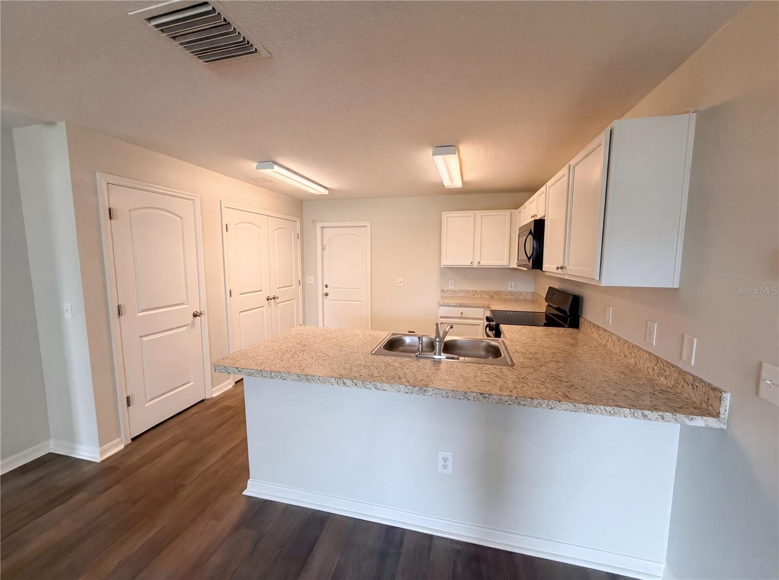 HILL N DALE THE VILLAGE - Residential