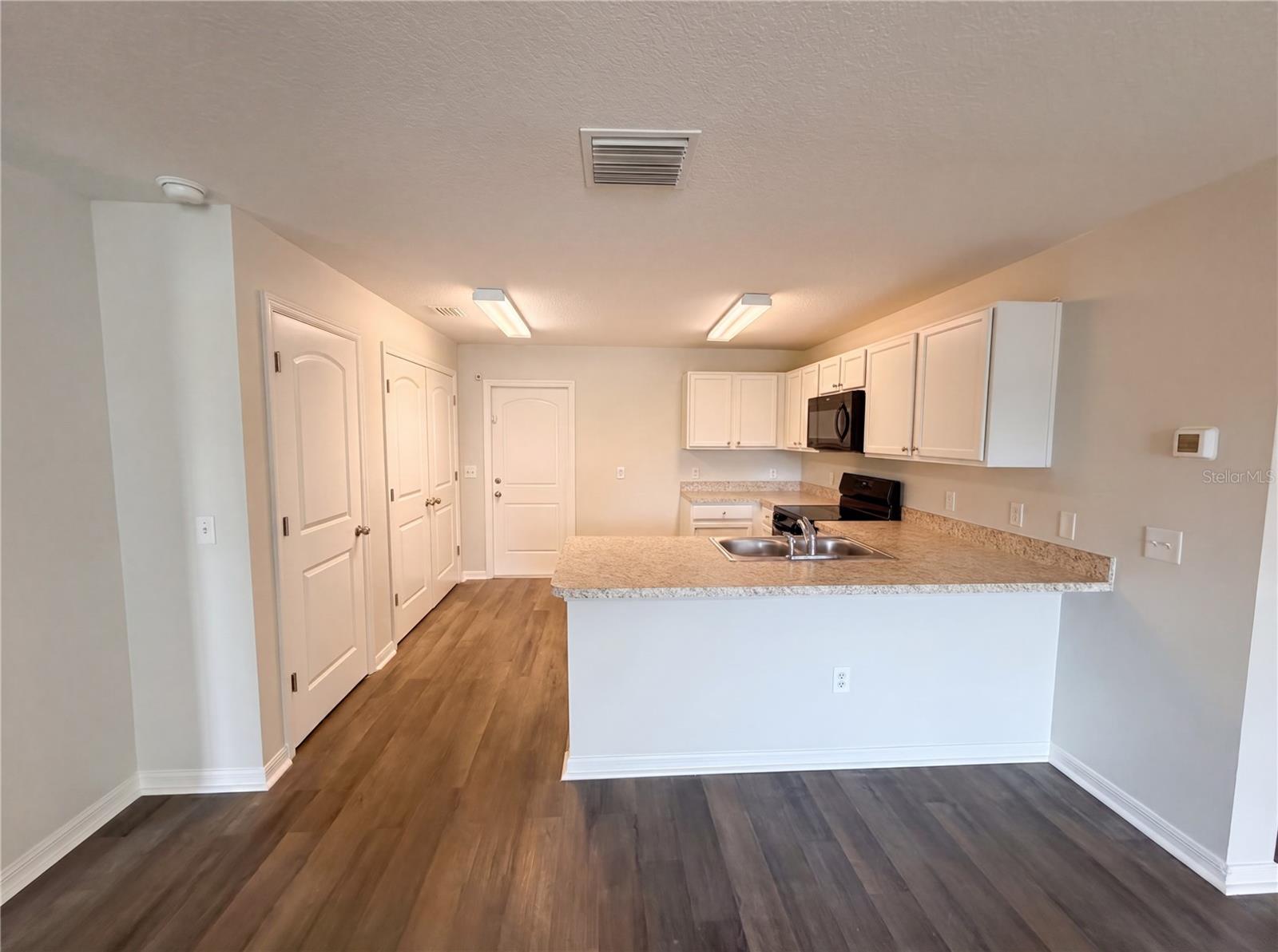 HILL N DALE THE VILLAGE - Residential