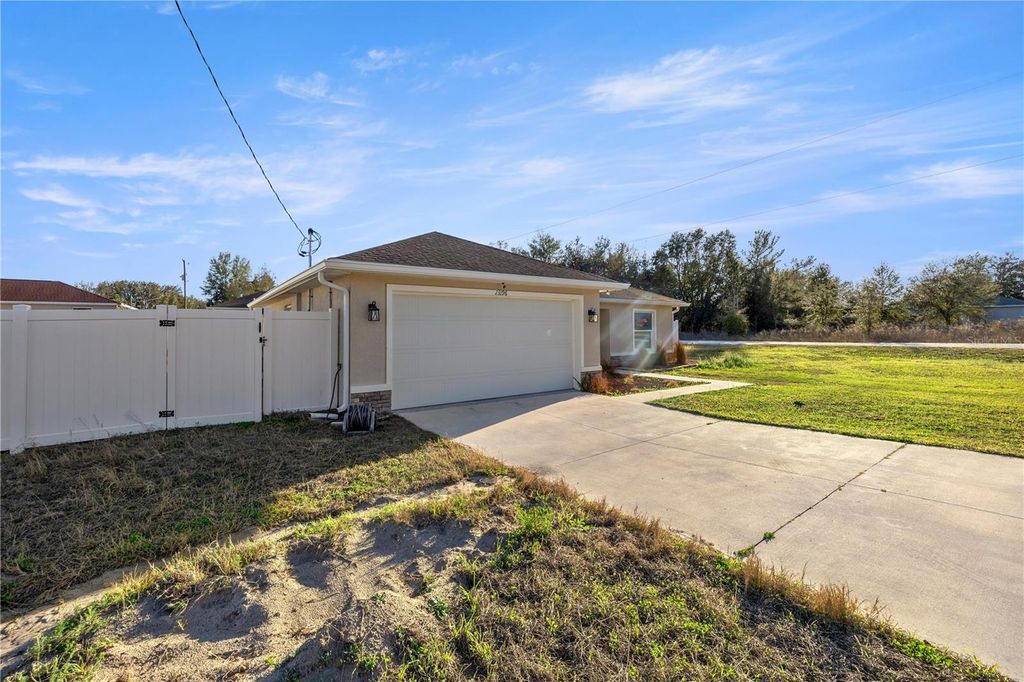 Photo of 13196 SW 106th Street, Dunnellon, FL 34432 (MLS # OM722902)