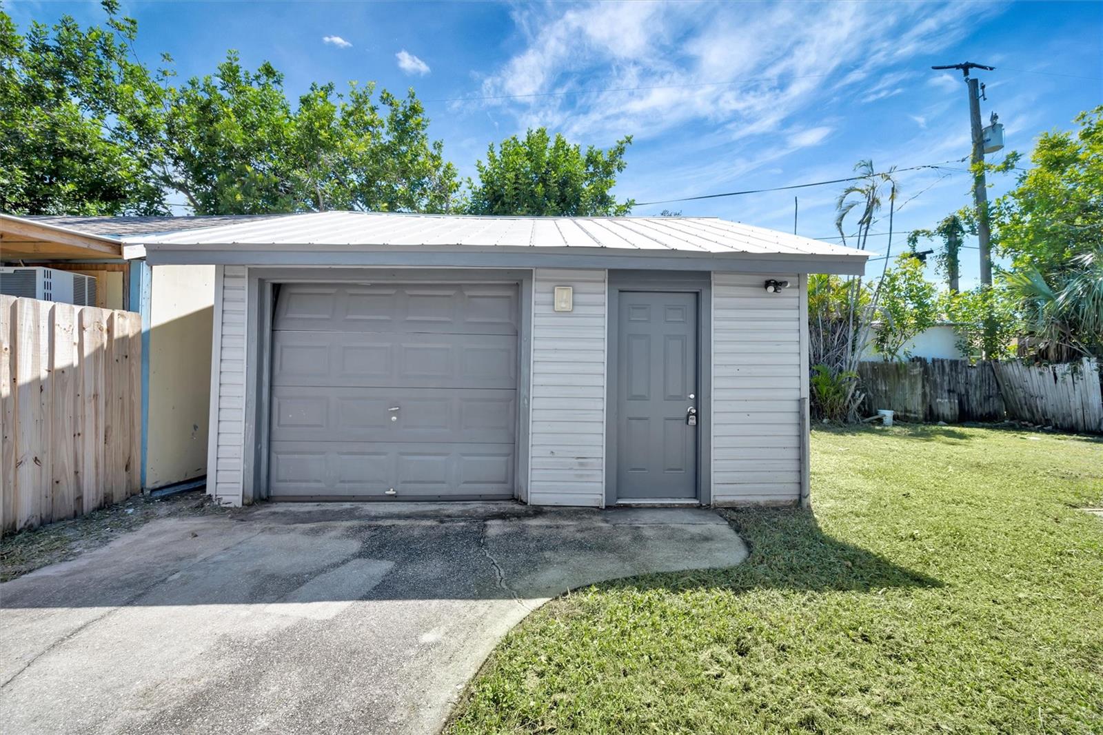 WELLESLEY ACRES - Residential