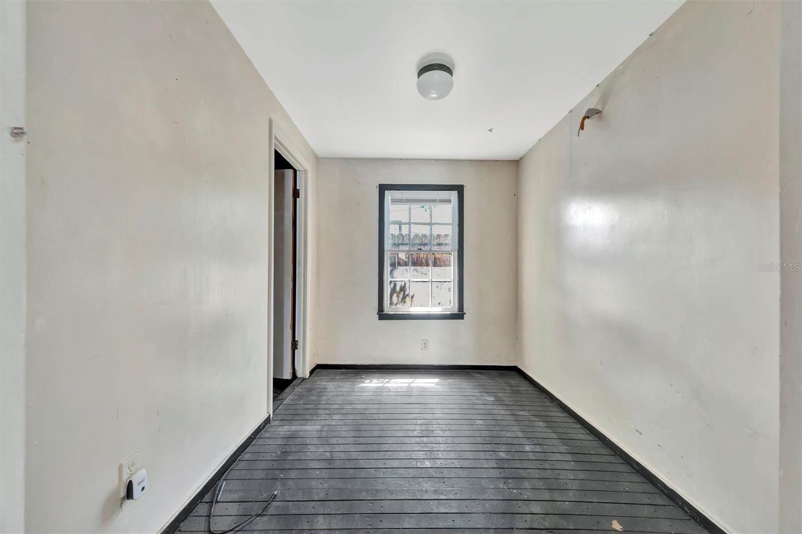 WELLESLEY ACRES - Residential