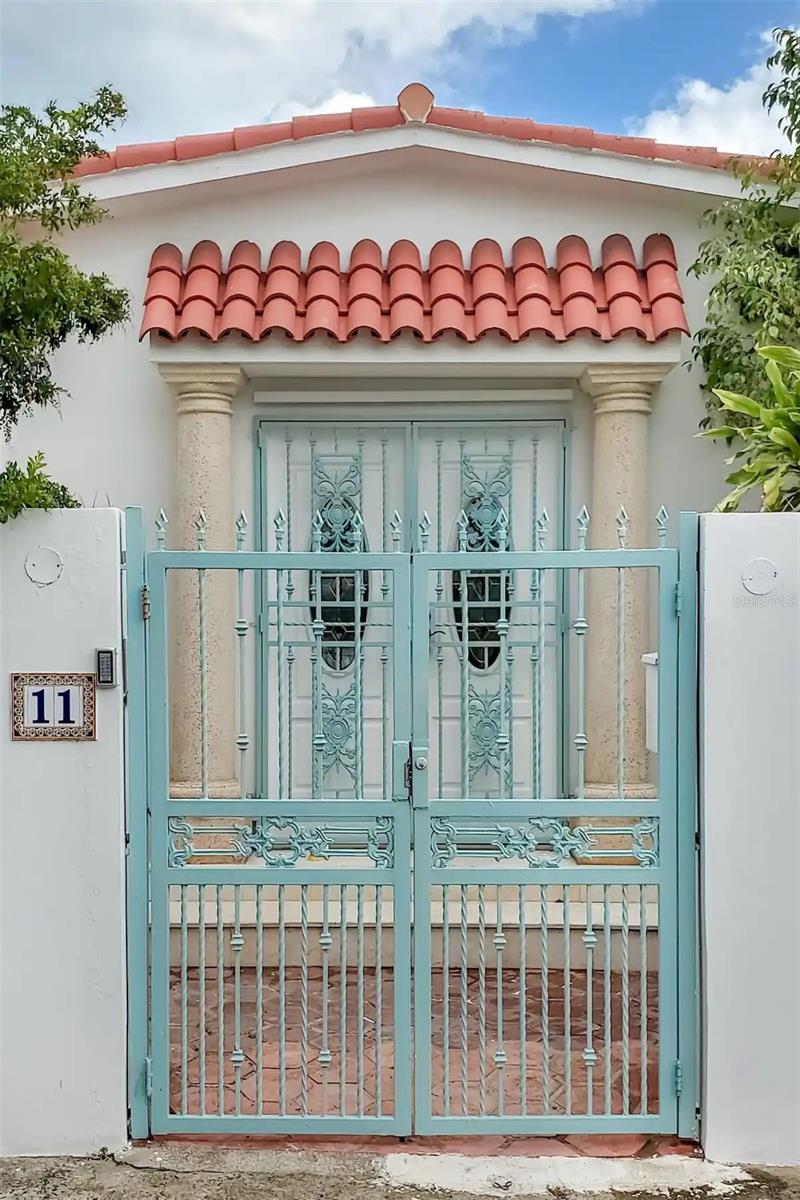 11 SANTA ANA STREET