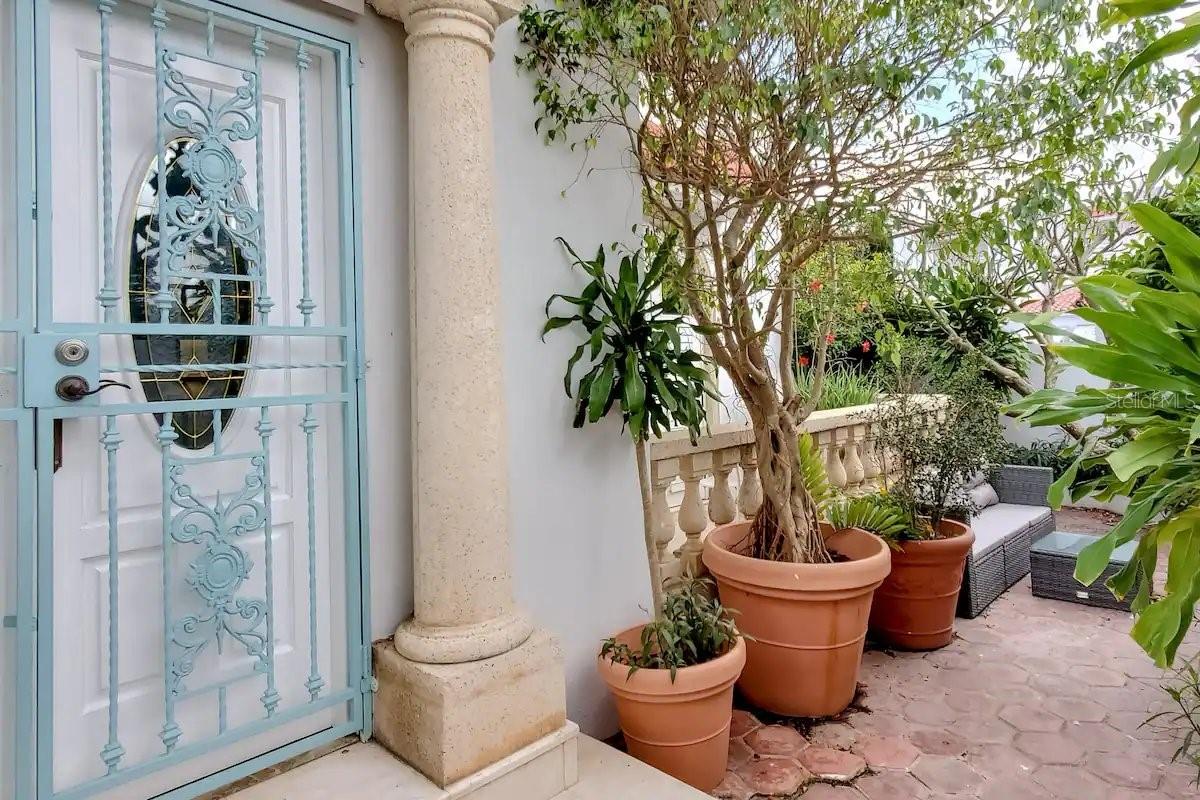 11 SANTA ANA STREET