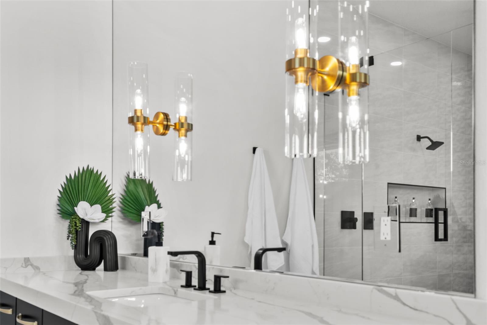 DAVIS ISLANDS PB10 PG52 TO 57 - Residential