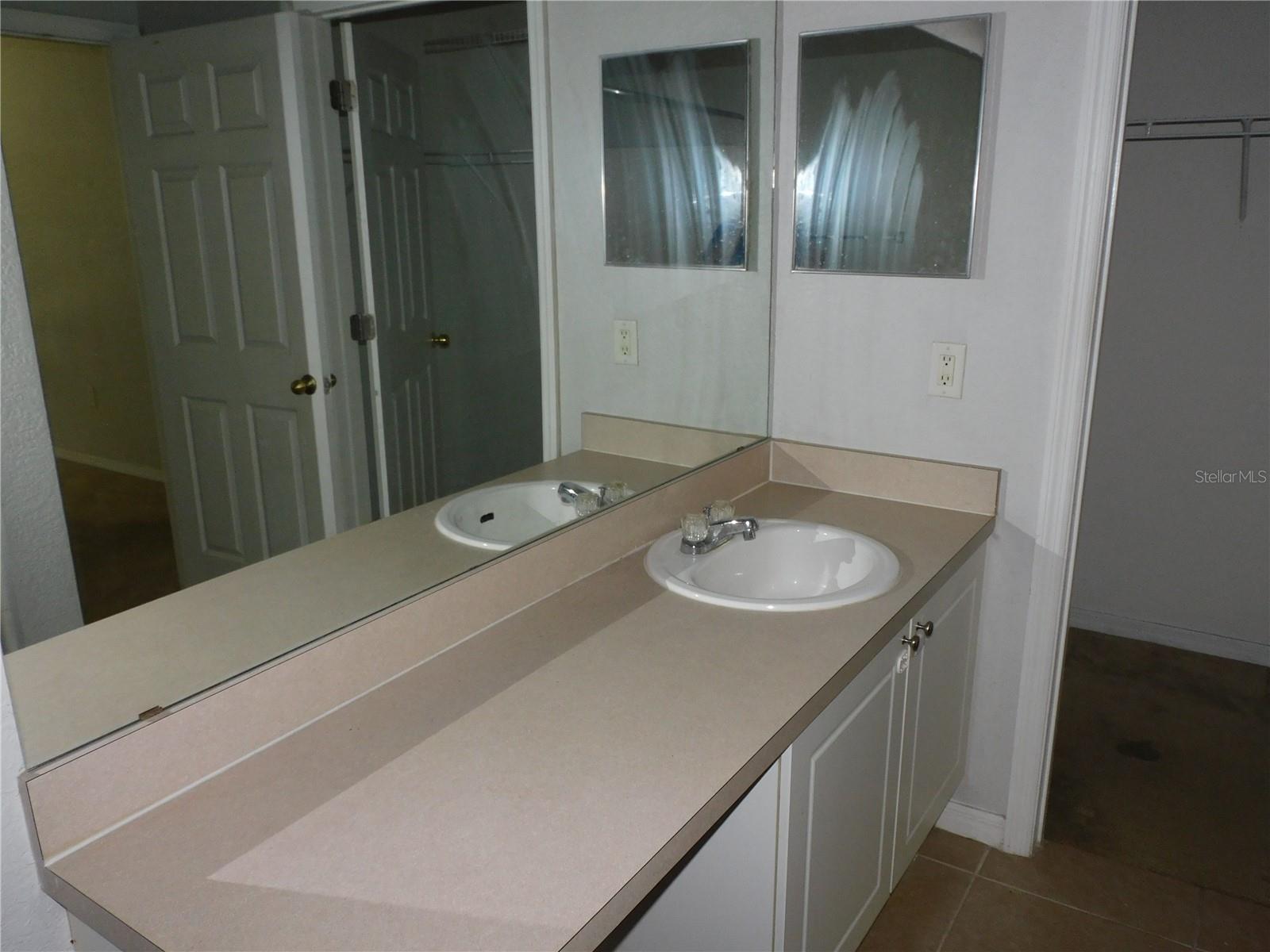 CRESCENT PLACE AT LAKE LOTUS CONDO - Residential