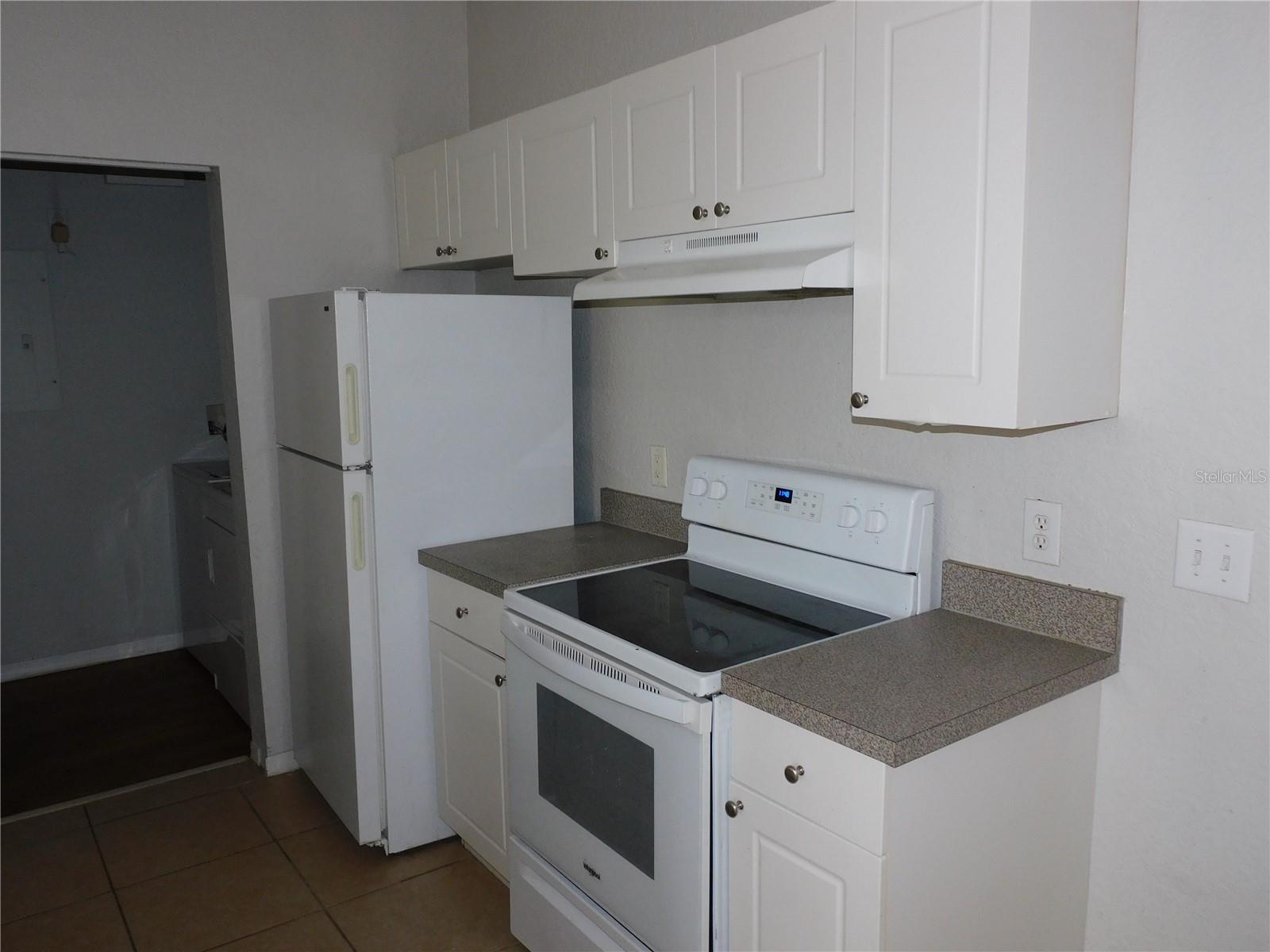 CRESCENT PLACE AT LAKE LOTUS CONDO - Residential