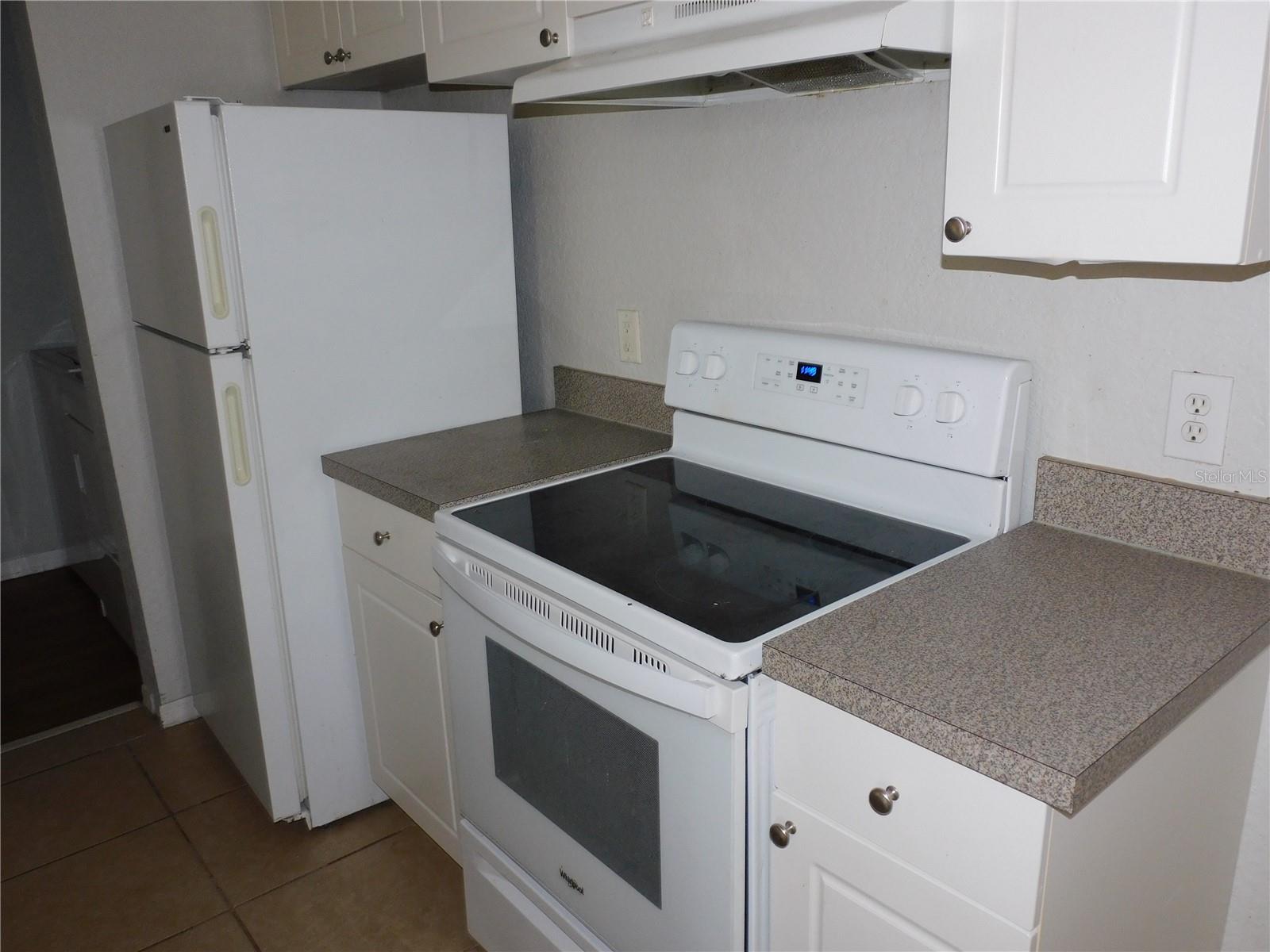 CRESCENT PLACE AT LAKE LOTUS CONDO - Residential