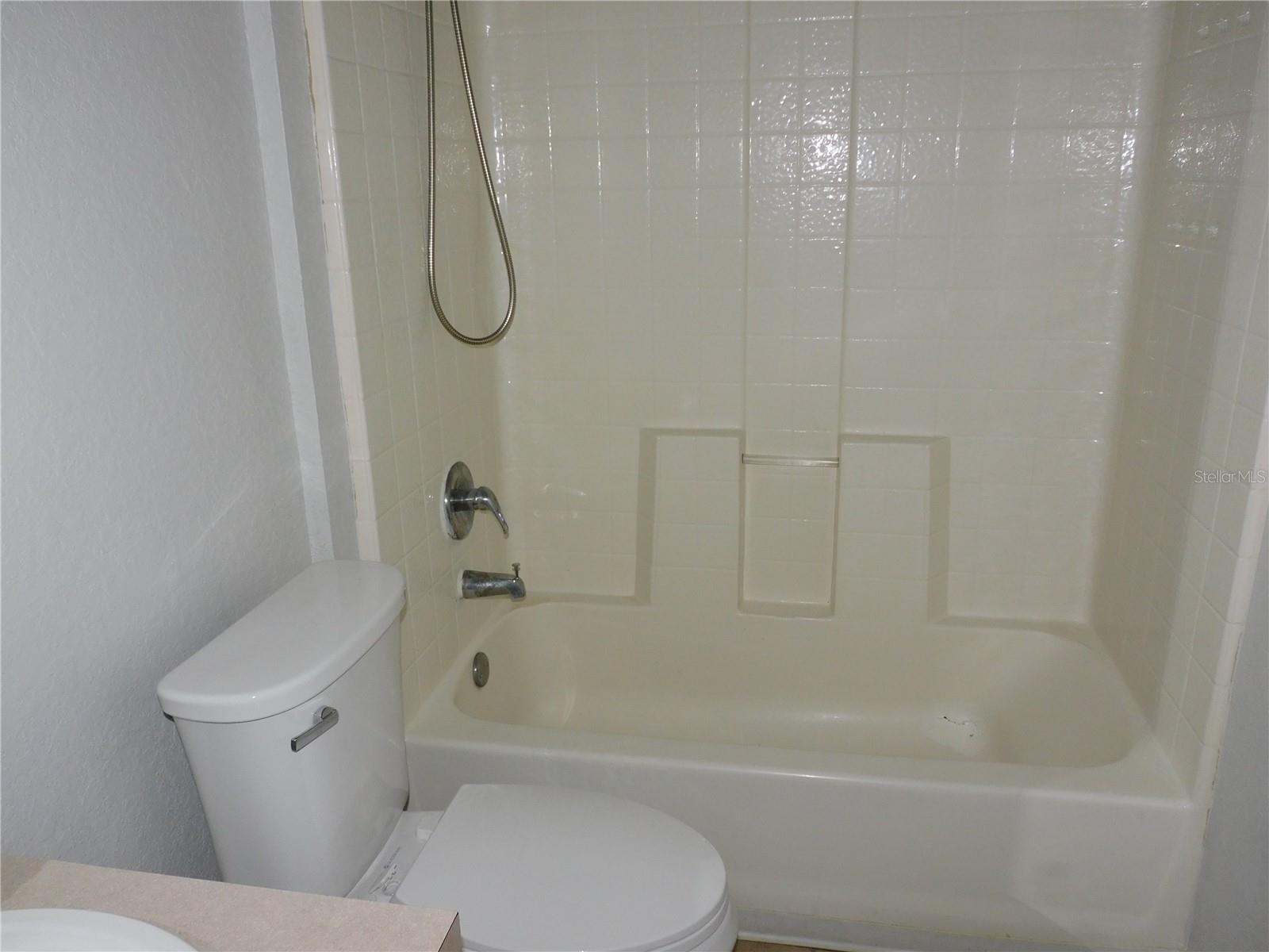 CRESCENT PLACE AT LAKE LOTUS CONDO - Residential