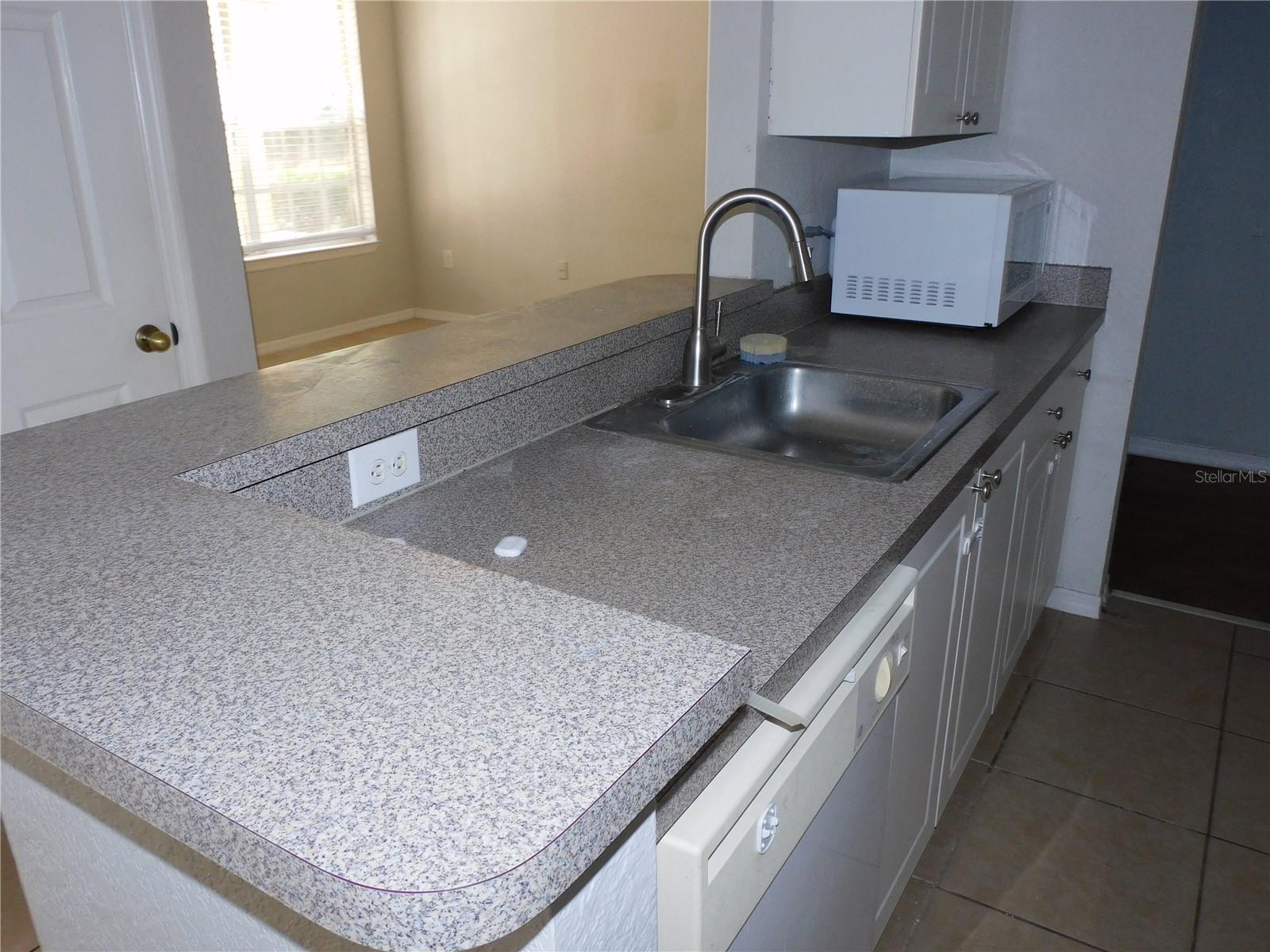 CRESCENT PLACE AT LAKE LOTUS CONDO - Residential