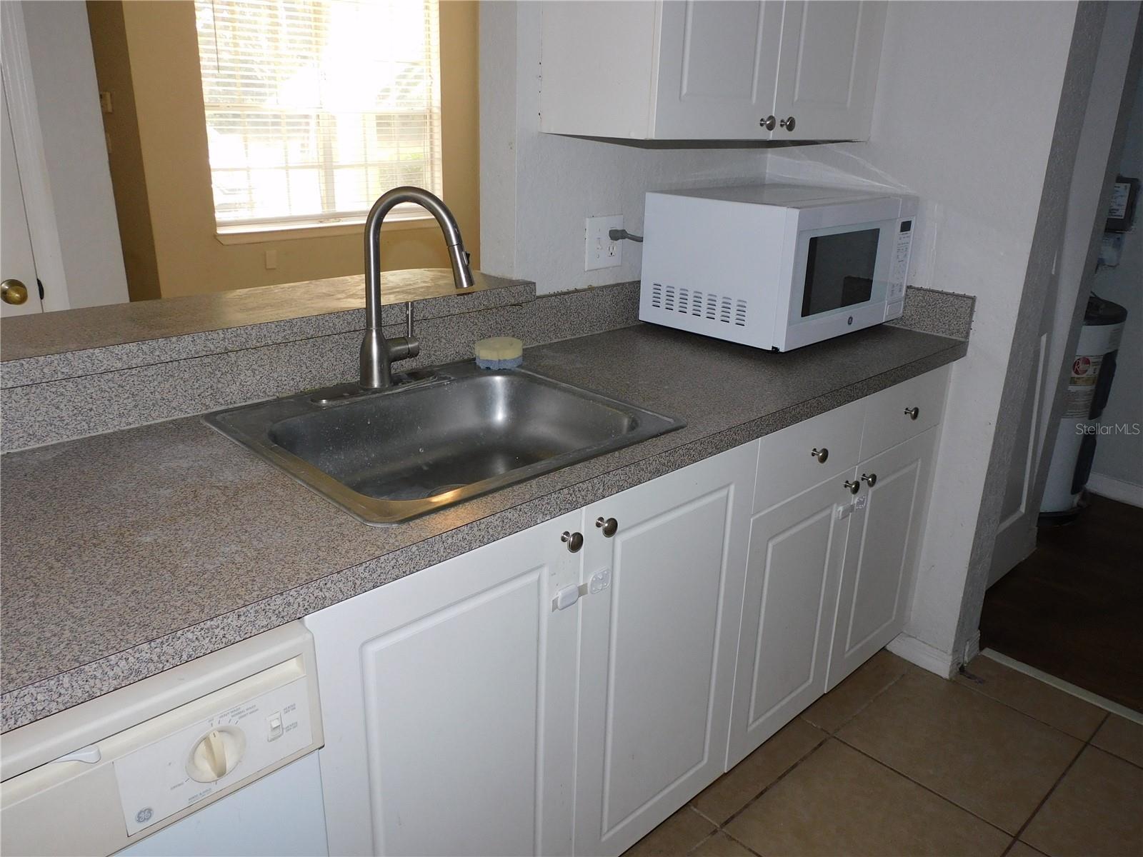 CRESCENT PLACE AT LAKE LOTUS CONDO - Residential