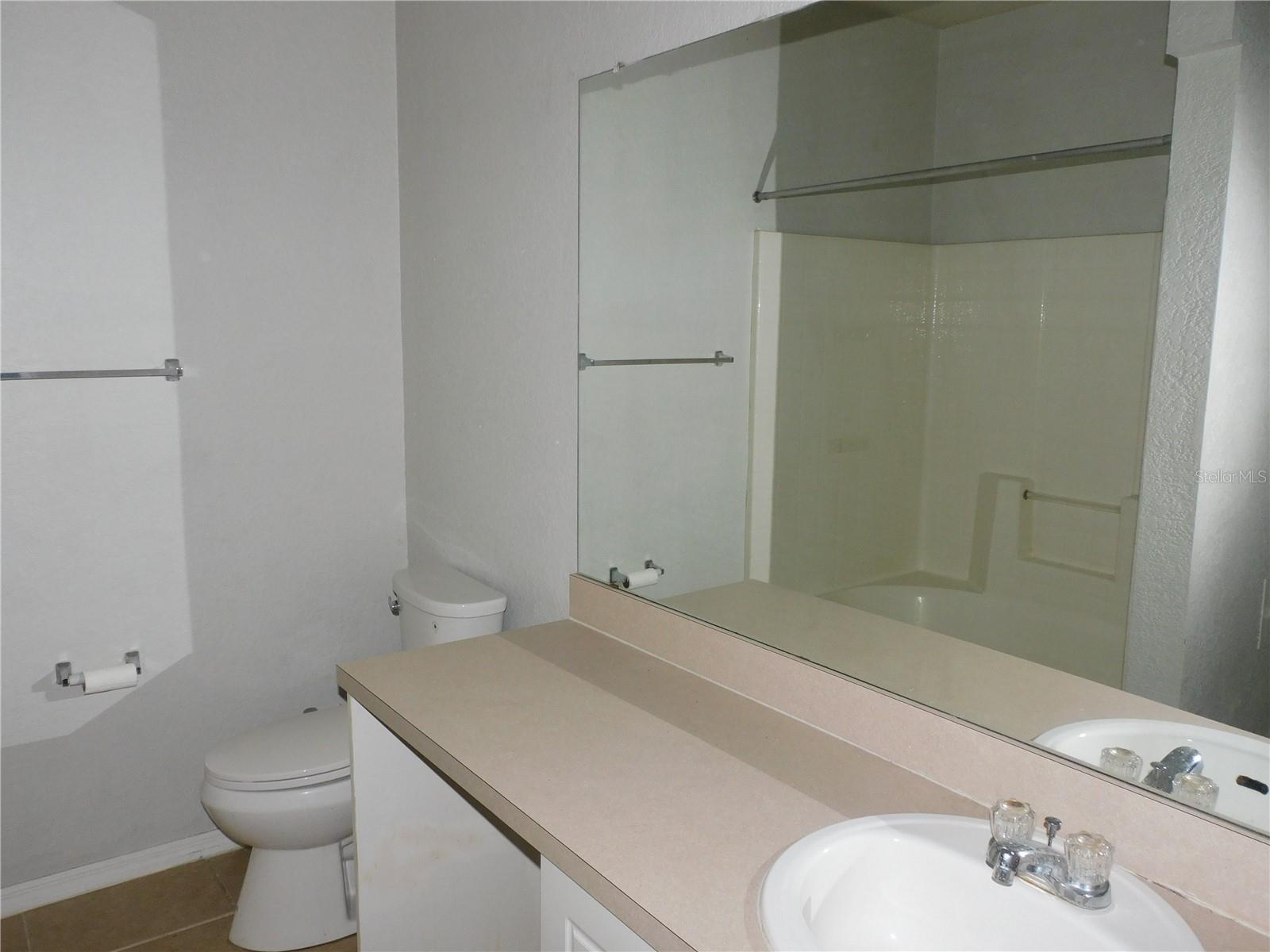 CRESCENT PLACE AT LAKE LOTUS CONDO - Residential