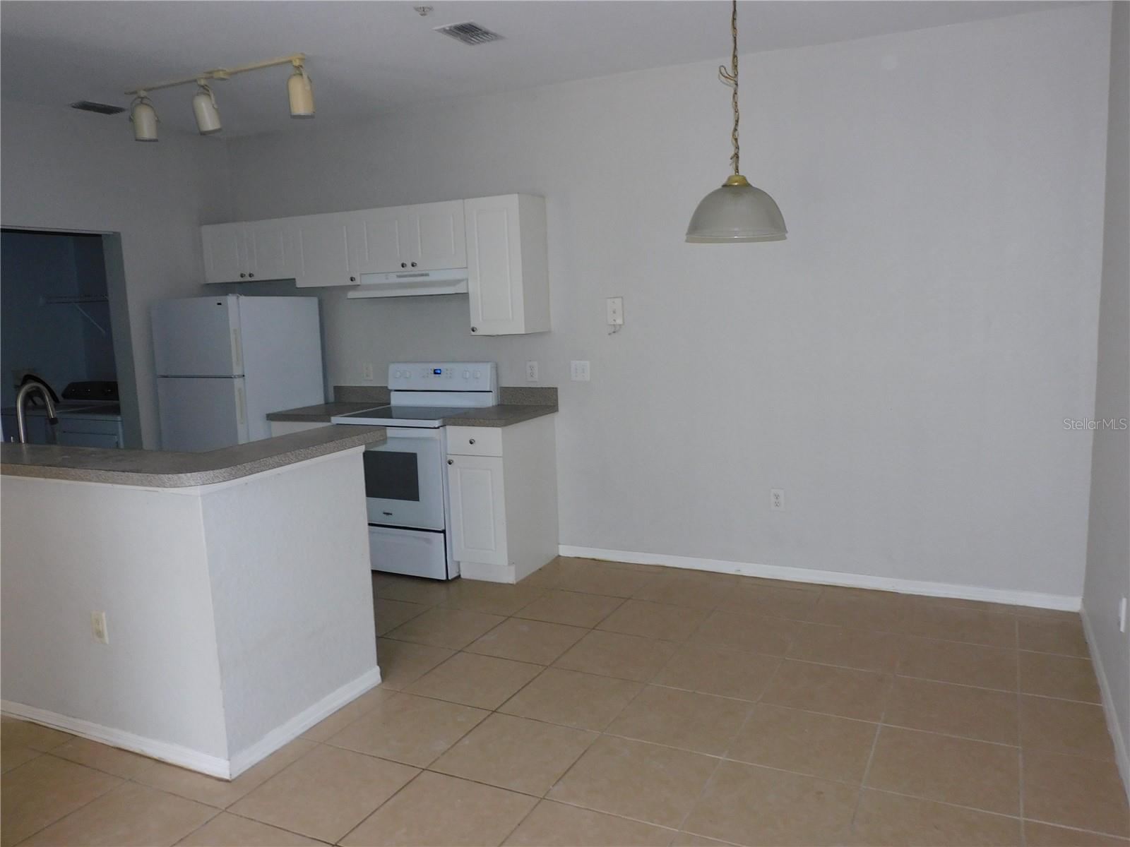 CRESCENT PLACE AT LAKE LOTUS CONDO - Residential