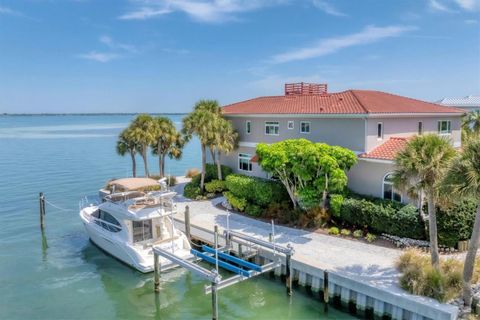 A home in LONGBOAT KEY