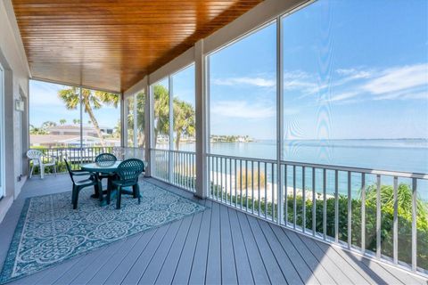 A home in LONGBOAT KEY