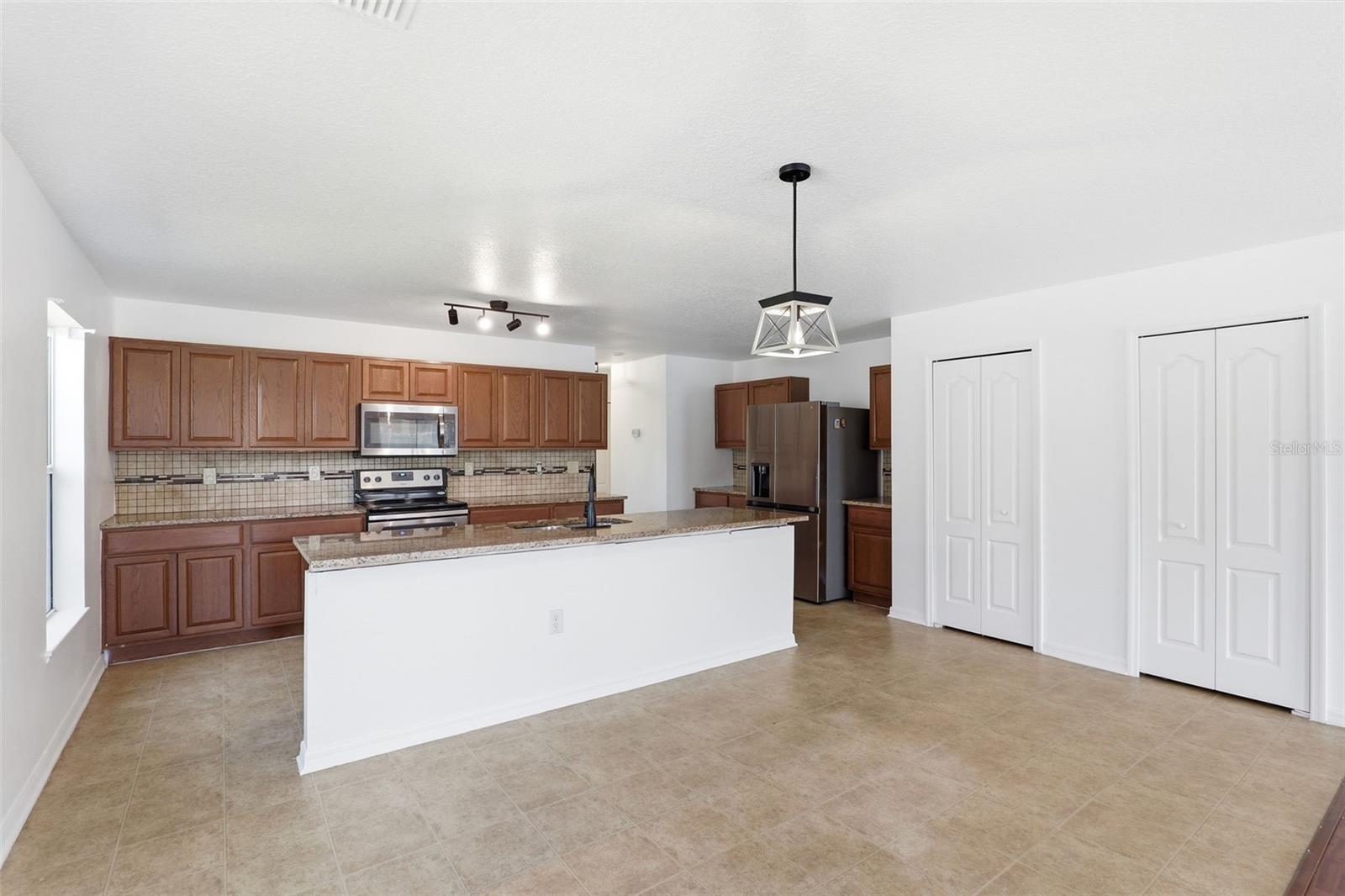 CRYSTAL LAKES WEST - Residential